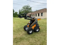 2023 GIANT SK252D