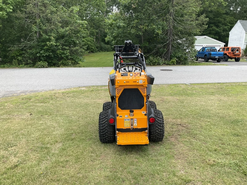 2023 GIANT SK252D