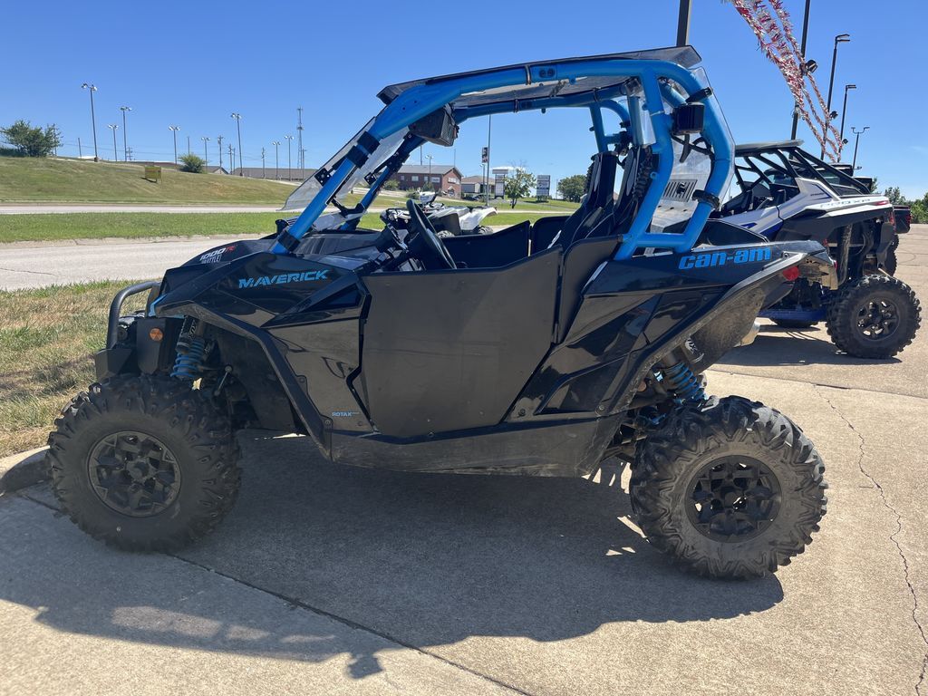 2017 Can-Am Maverick DPS 1000R Black & Octane Blue in st robert MO