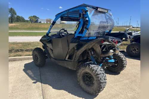 2017 Can-Am Maverick DPS 1000R Black & Octane Blue in st robert MO