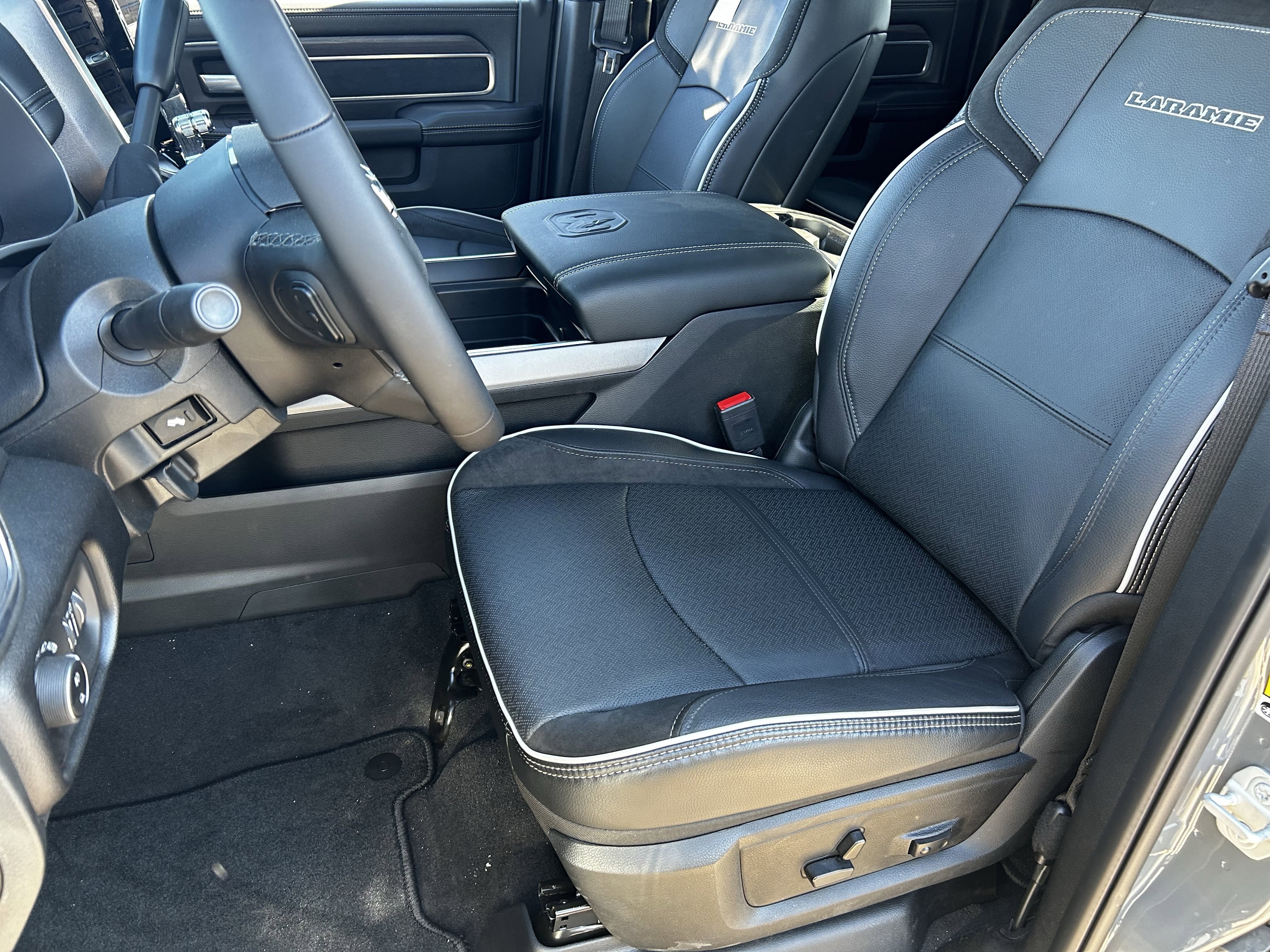 2026 Ram 2500 Laramie photo 17