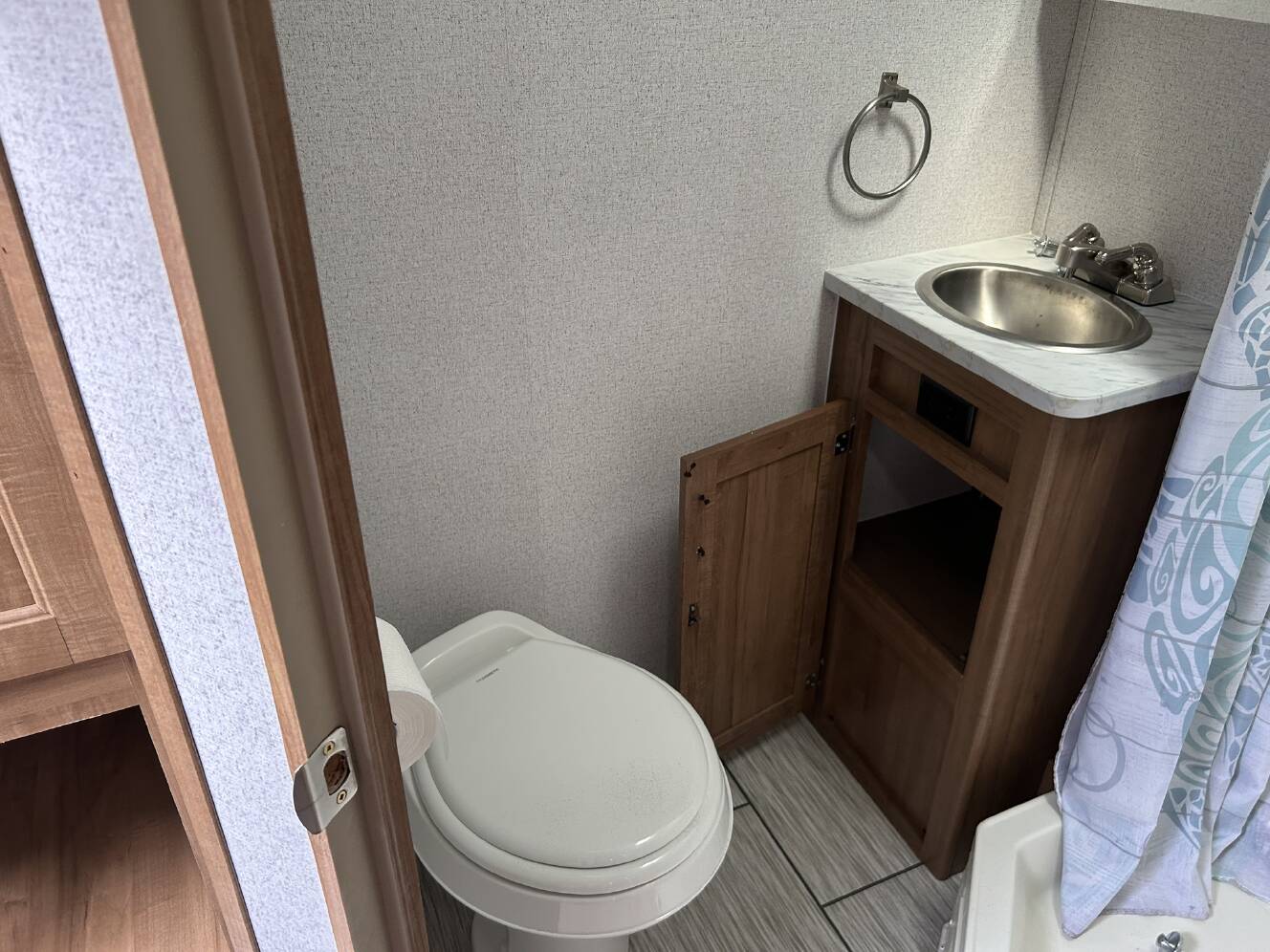 A photo of this 2021 Genesis Supreme Rv SEA BREEZE 18 RBS