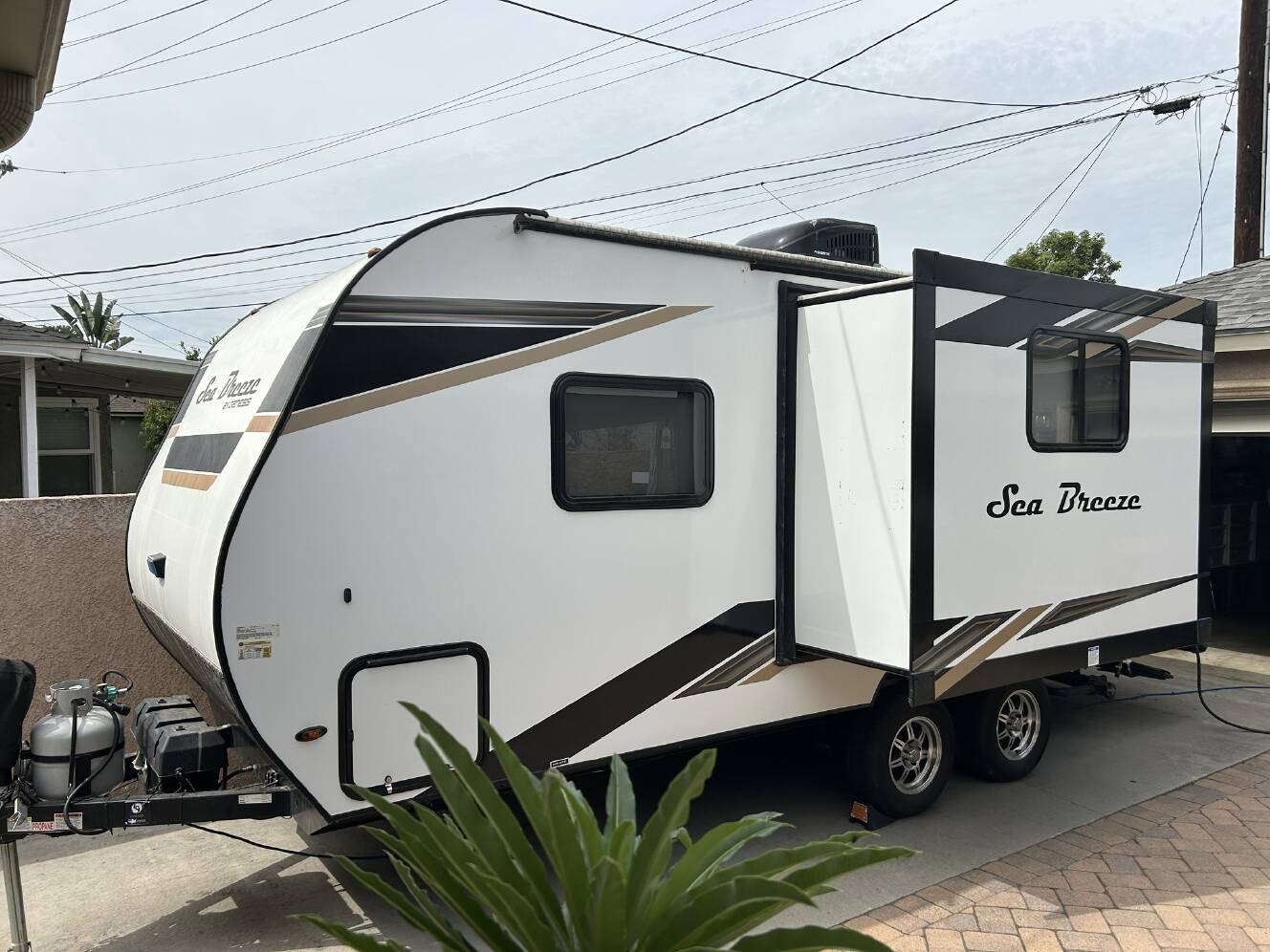 A photo of this 2021 Genesis Supreme Rv SEA BREEZE 18 RBS
