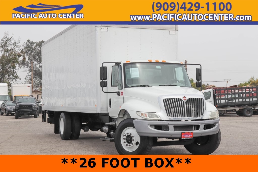 International Class 7 Box Truck - Straight Truck For Sale