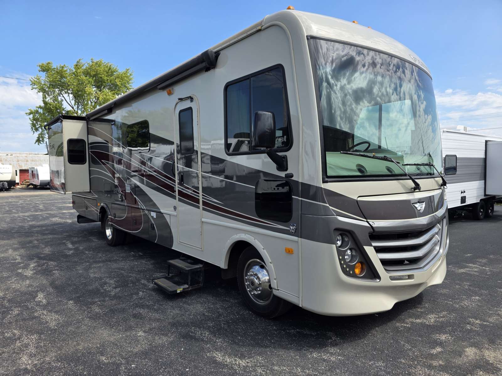 2018 Fleetwood Flair 31W in east peoria IL