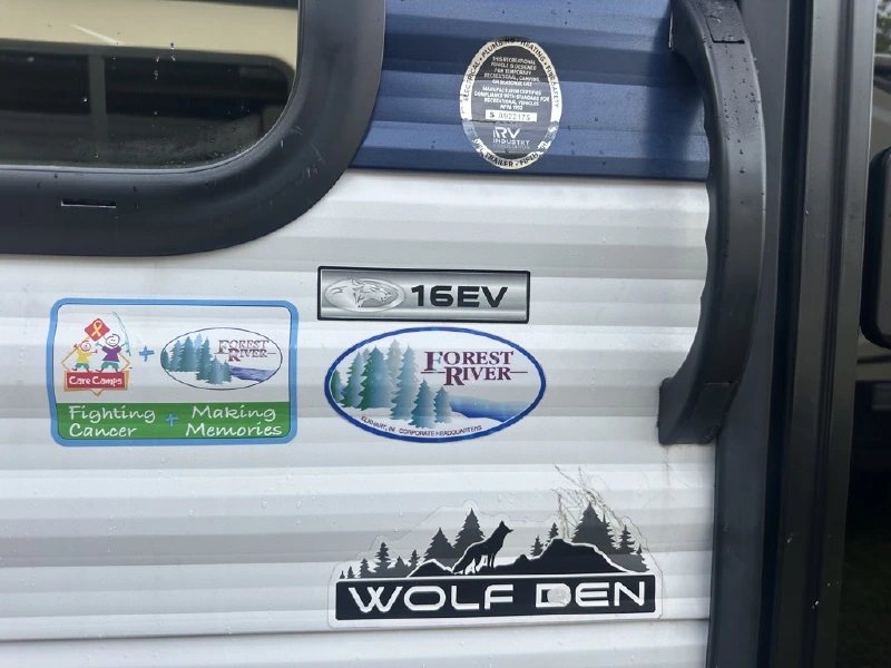 2024 FOREST RIVER CHEROKEE WOLF DEN 16EV