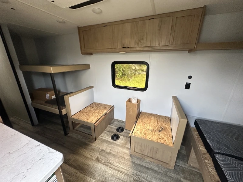 2024 FOREST RIVER CHEROKEE WOLF DEN 16EV