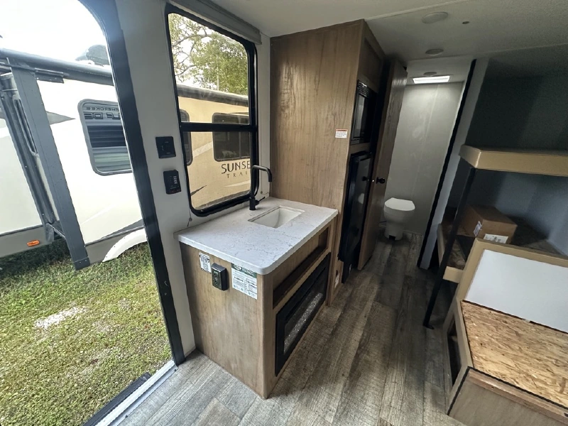 2024 FOREST RIVER CHEROKEE WOLF DEN 16EV