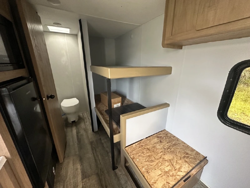 2024 FOREST RIVER CHEROKEE WOLF DEN 16EV