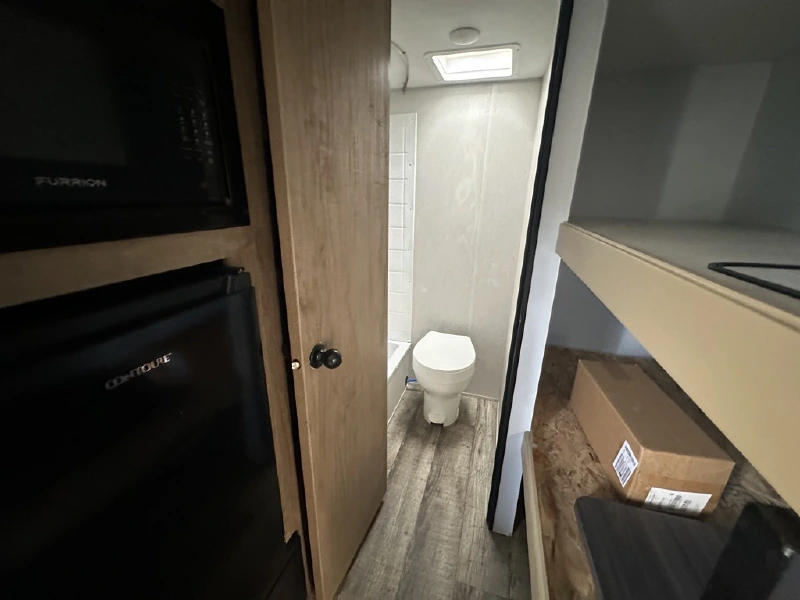 2024 FOREST RIVER CHEROKEE WOLF DEN 16EV