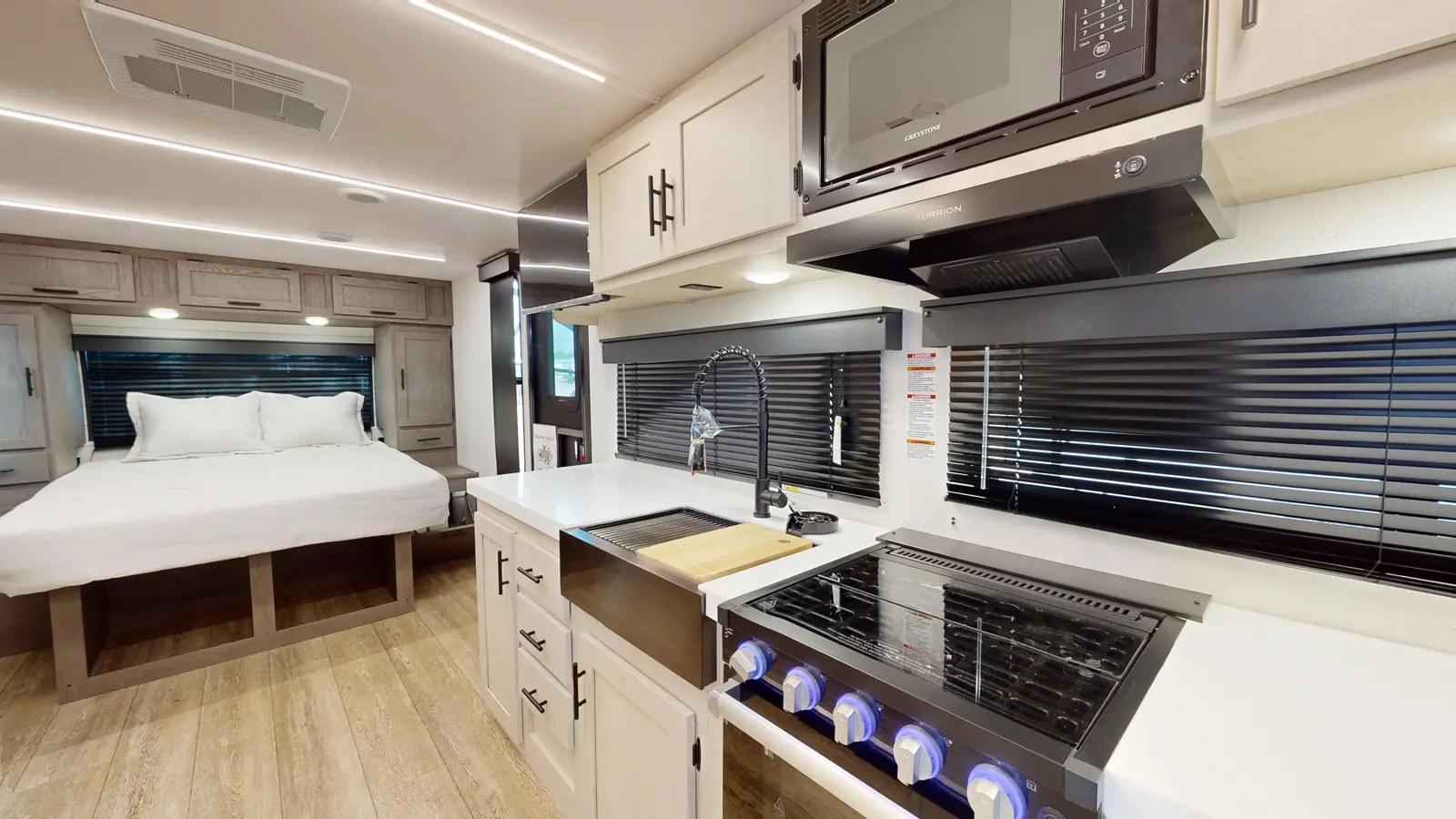 2025 Forest River CHEROKEE ALPHA WOLF 17MKE RV