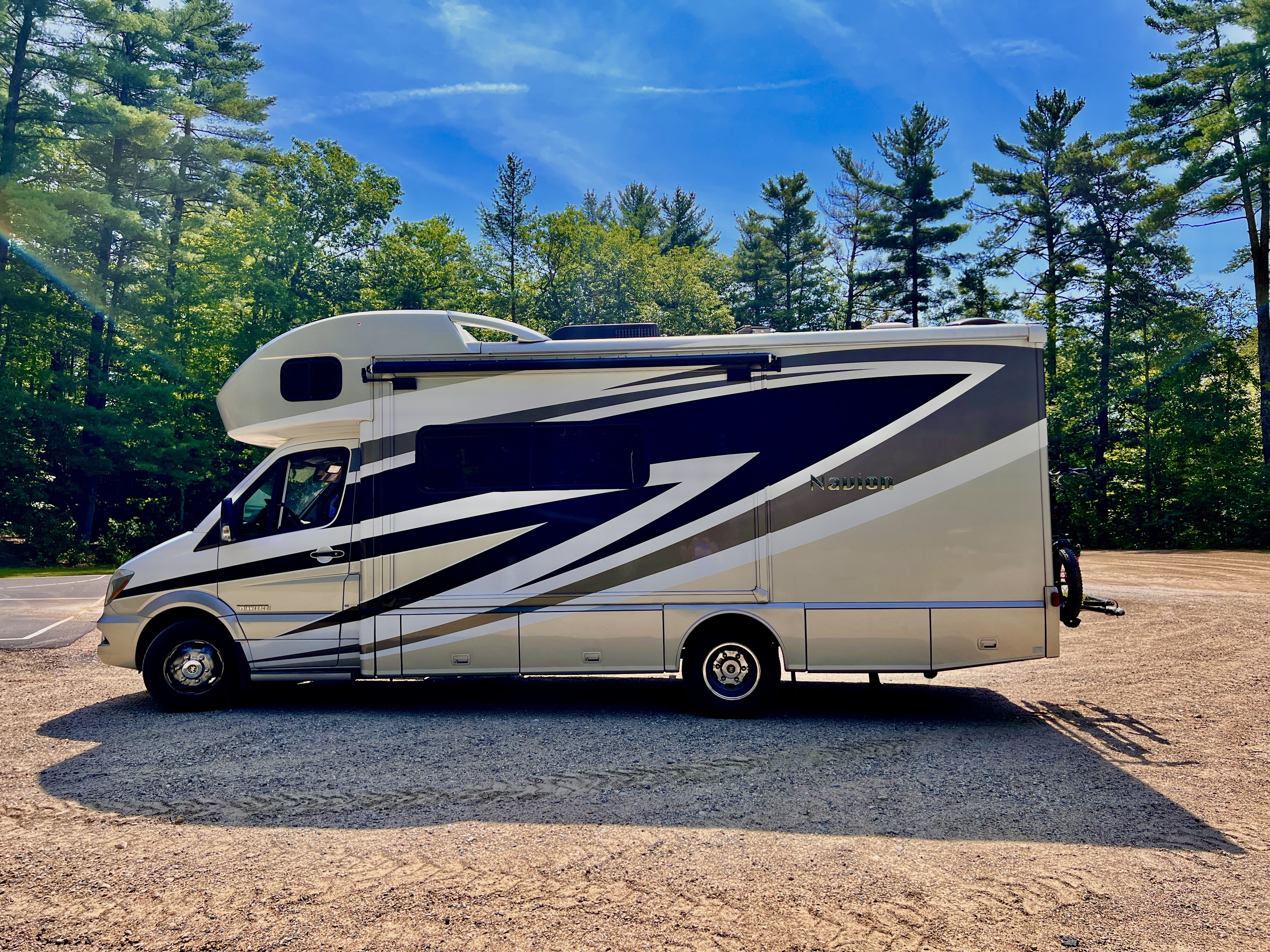 2016 Winnebago Navion 24J RV