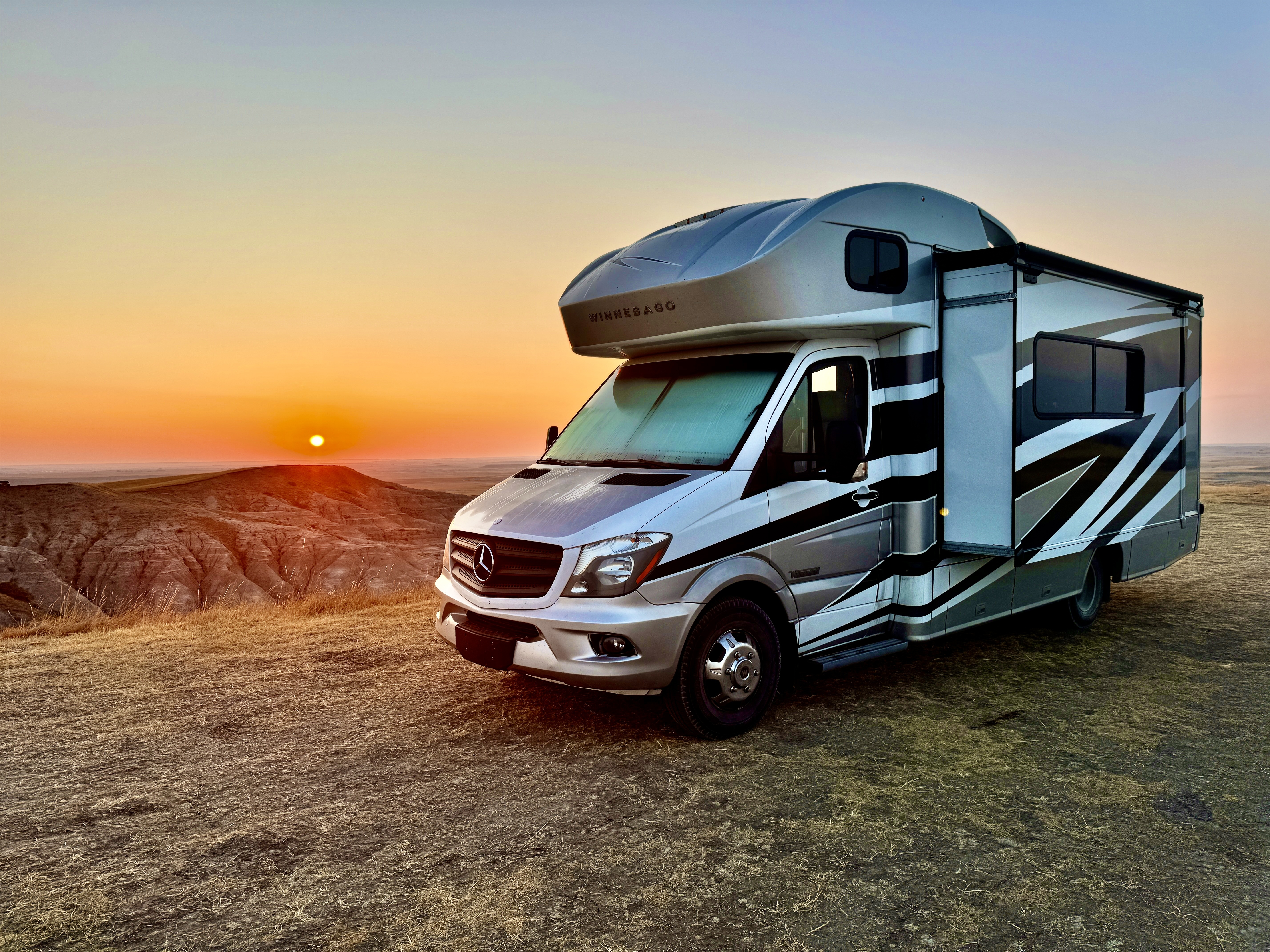 2016 Winnebago Navion 24J RV