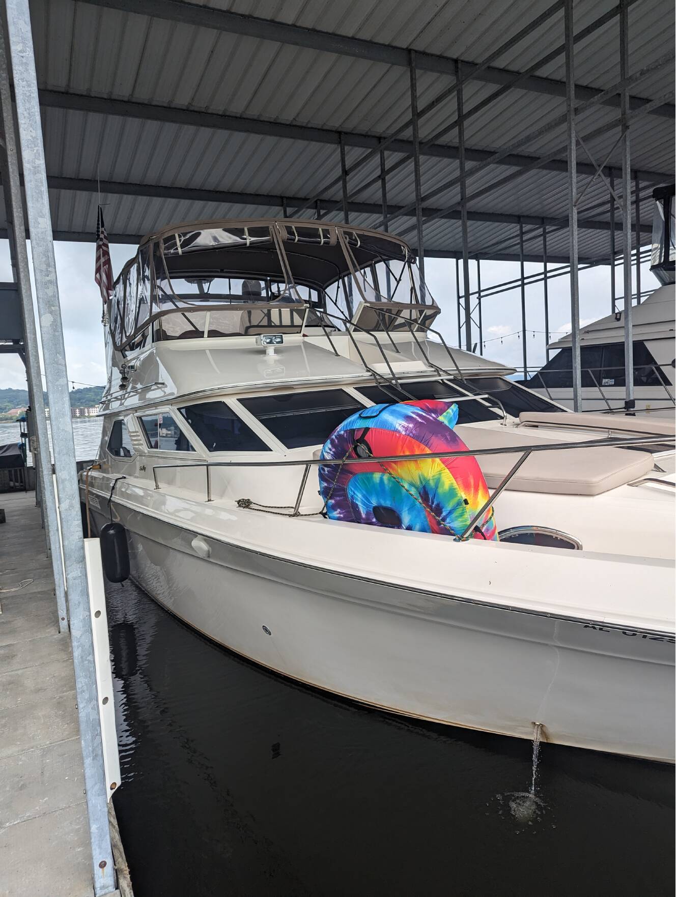 A photo of this 1998 Sea Ray 440 Express Bridge
