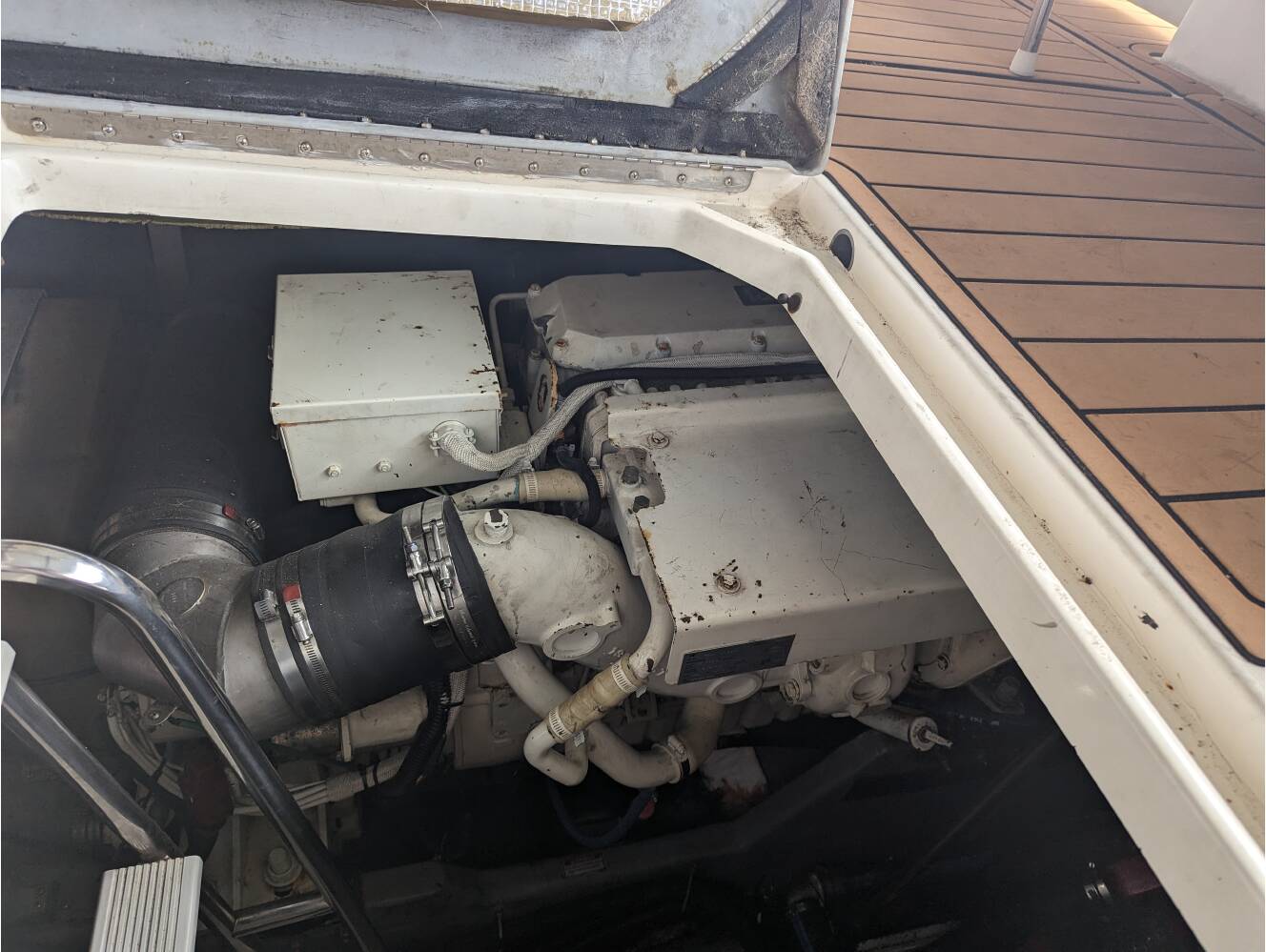 A photo of this 1998 Sea Ray 440 Express Bridge