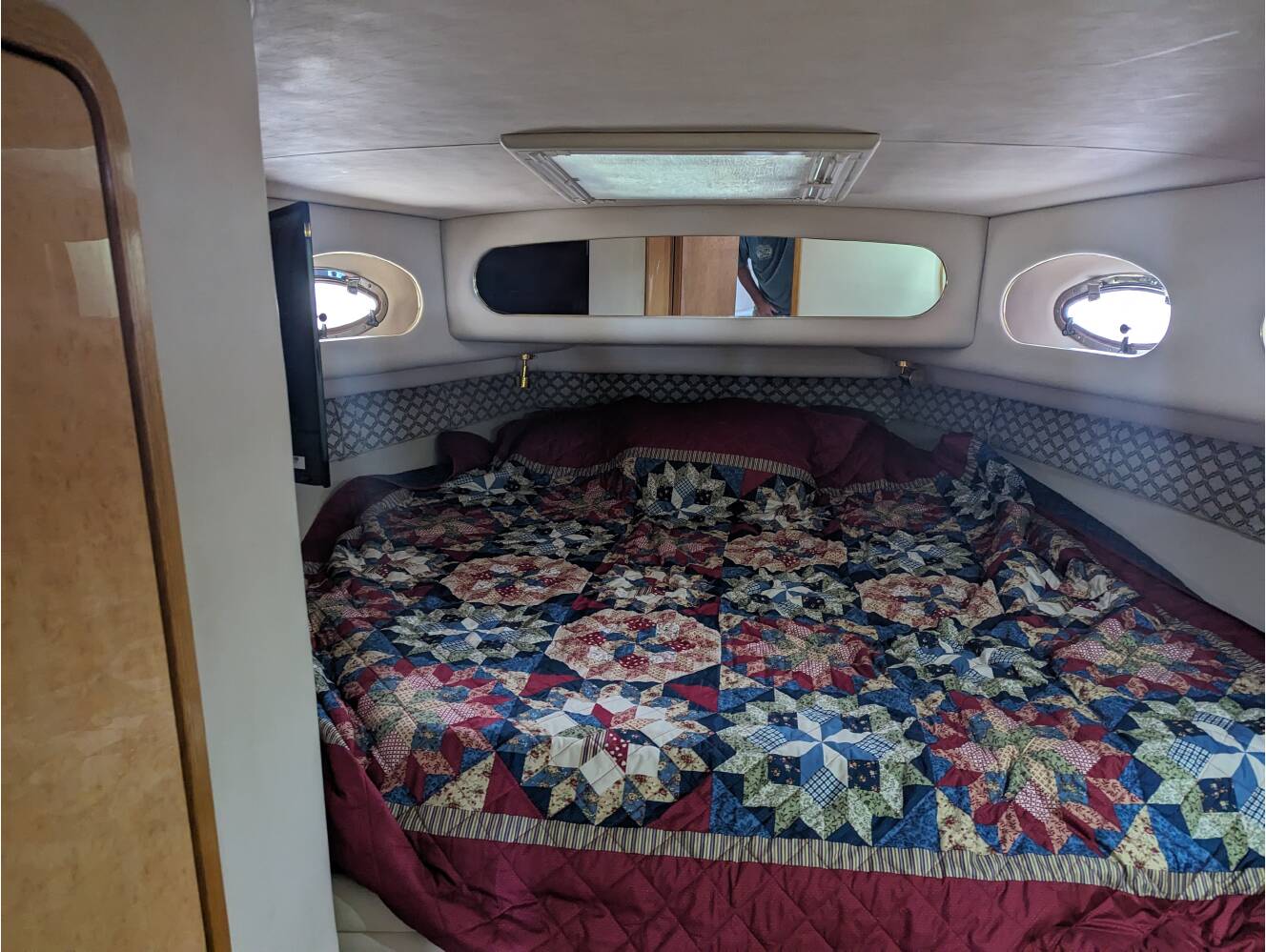 A photo of this 1998 Sea Ray 440 Express Bridge