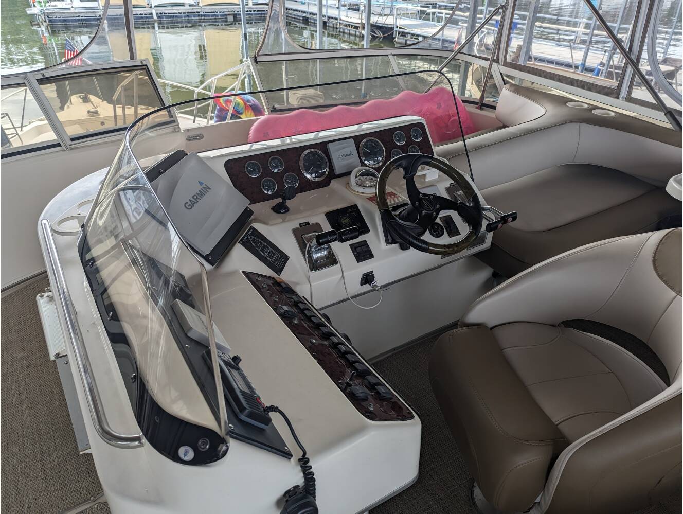 A photo of this 1998 Sea Ray 440 Express Bridge