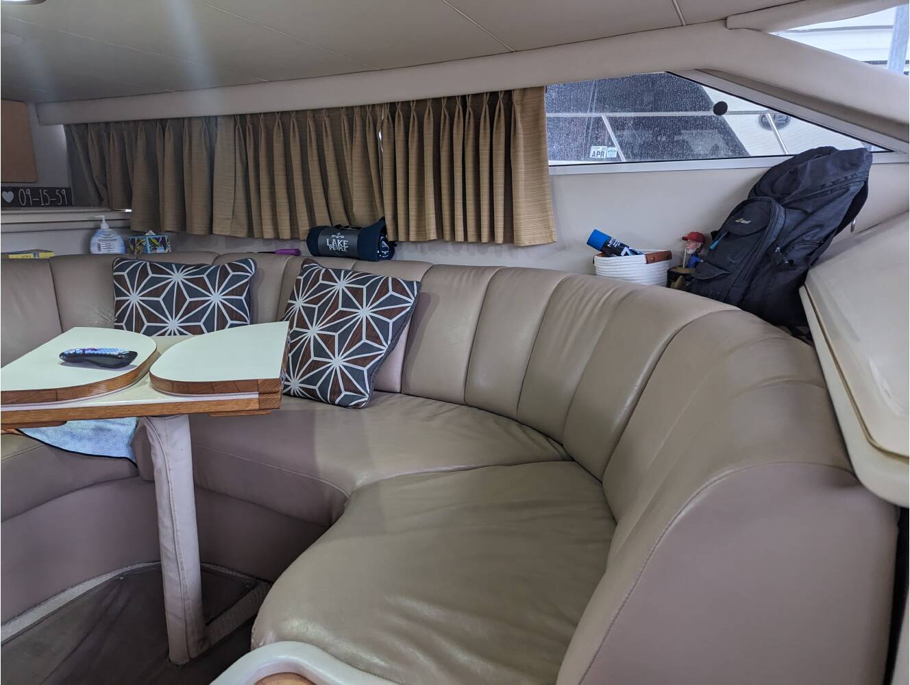 A photo of this 1998 Sea Ray 440 Express Bridge