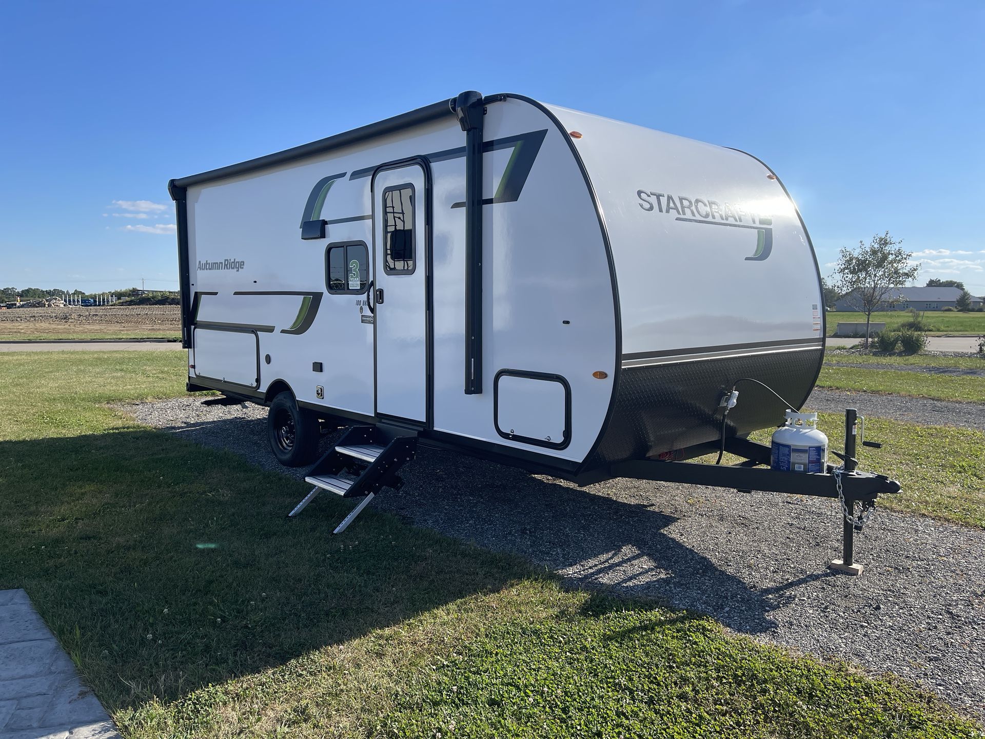 remilla R8-3409　2018Autumn/Winter　2nd New & Used Starcraft Autumn Ridge Outfitter Travel Trailer