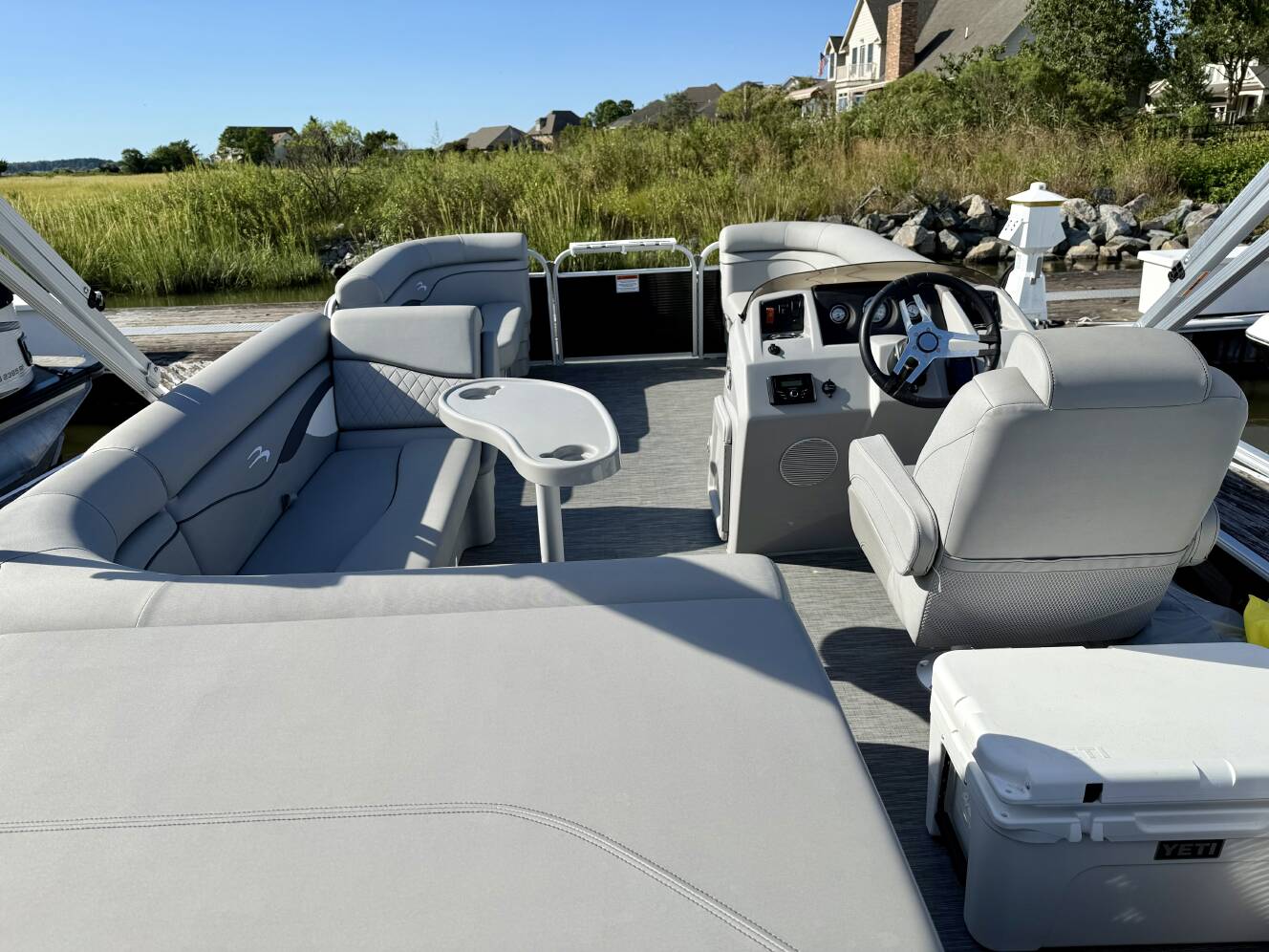 A photo of this 2023 Bennington 20 Svl