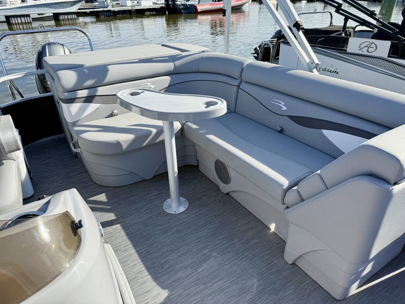 A photo of this 2023 Bennington 20 Svl