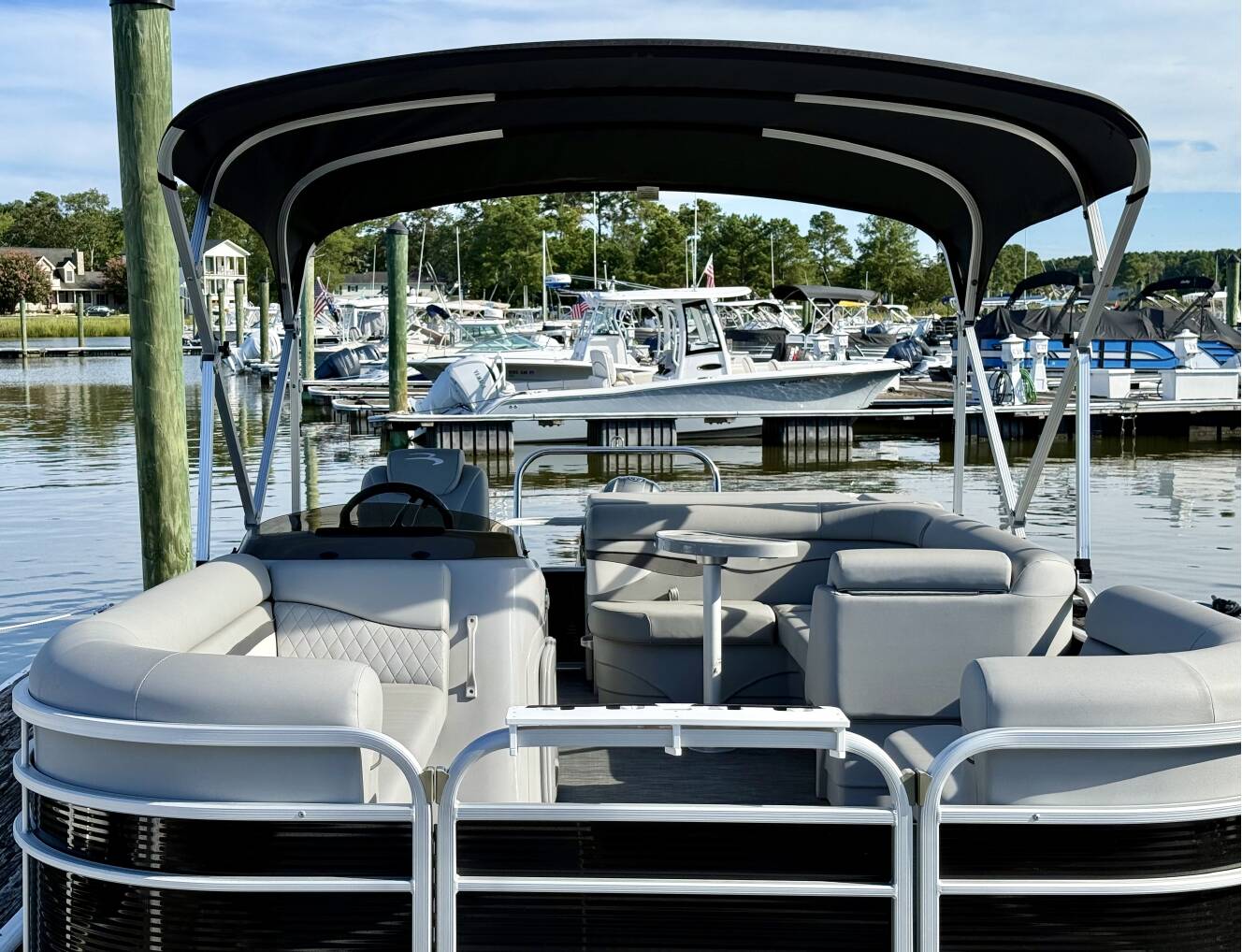A photo of this 2023 Bennington 20 Svl