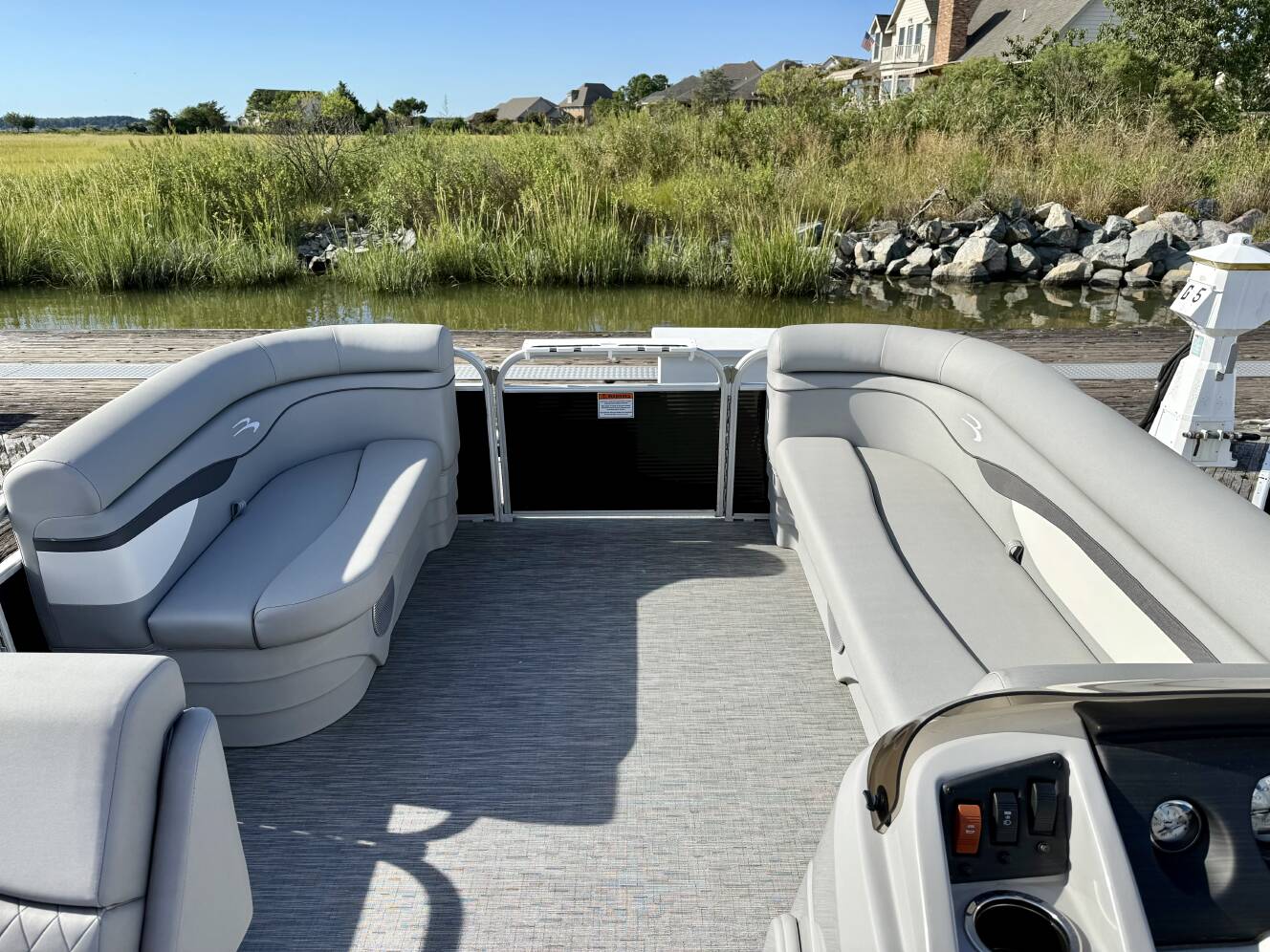 A photo of this 2023 Bennington 20 Svl