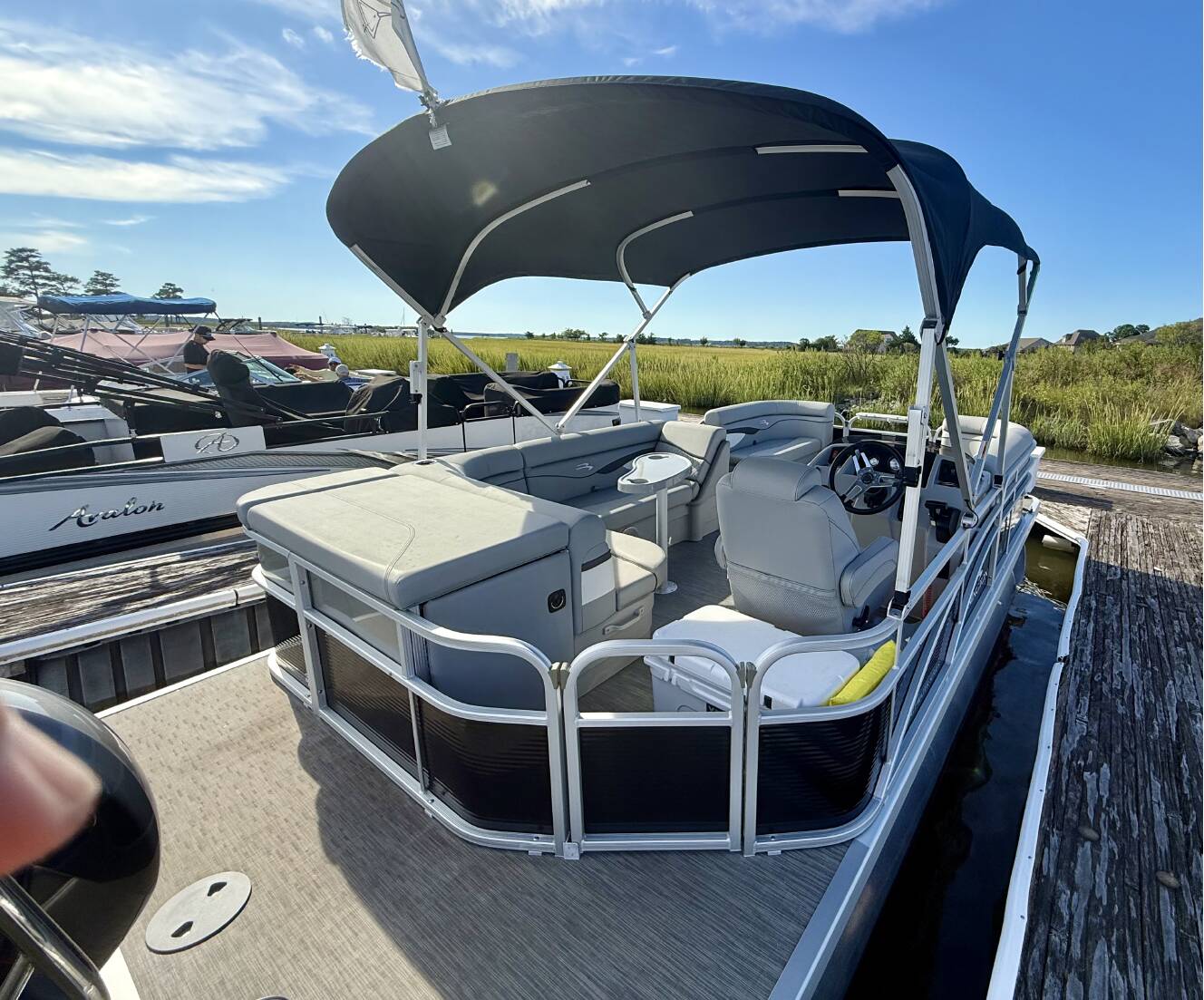 A photo of this 2023 Bennington 20 Svl