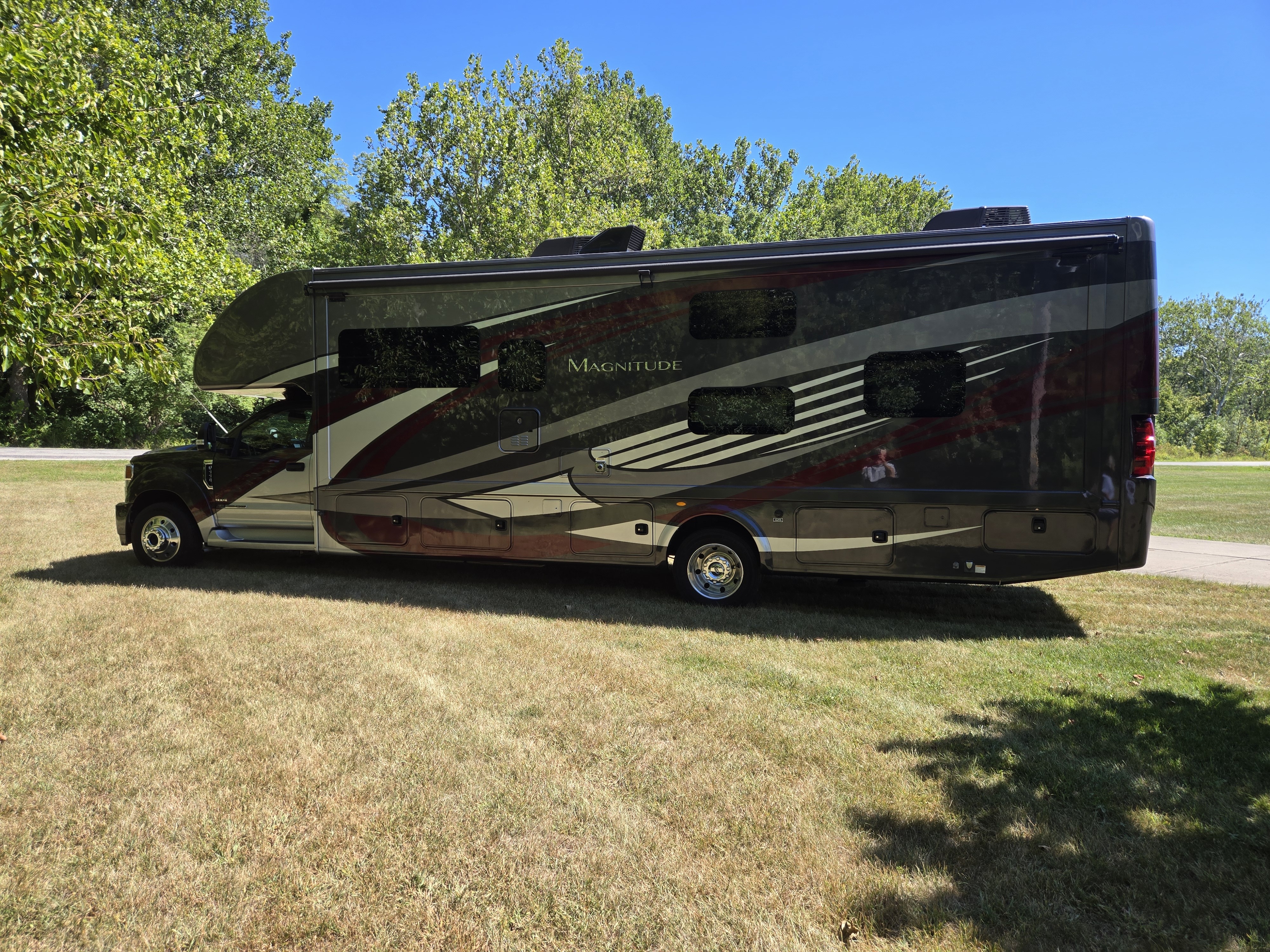 2021 Thor Motor Coach Magnitude Super C RB34 in piqua OH