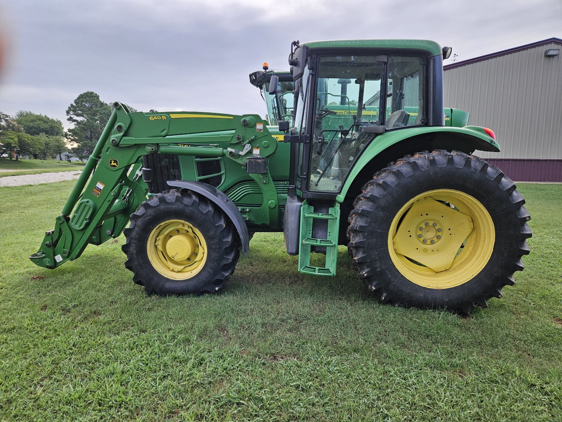 2011 JOHN DEERE 7130 in Paden, OK