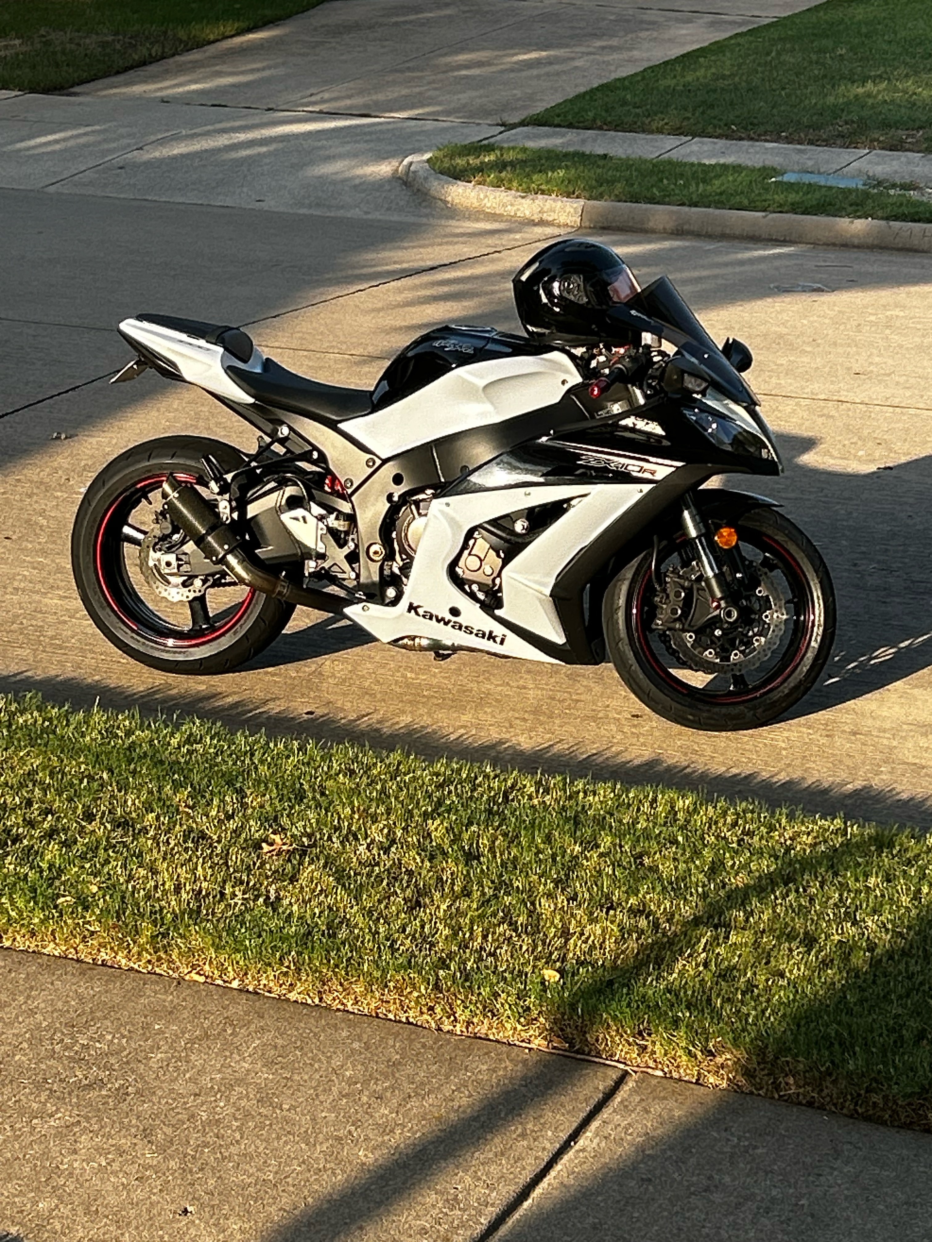 『TEN STRIPE S/S WHITE M』 New 2025 Kawasaki Ninja ZX-6R Pearl Robotic White / Metallic