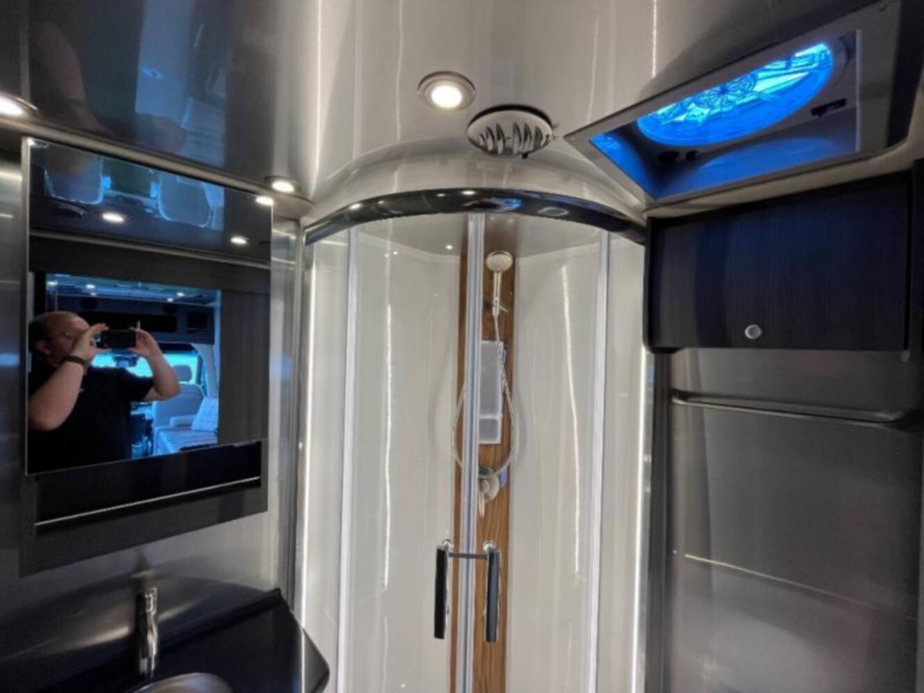 A photo of this 2026 Airstream Atlas Murphy Suite