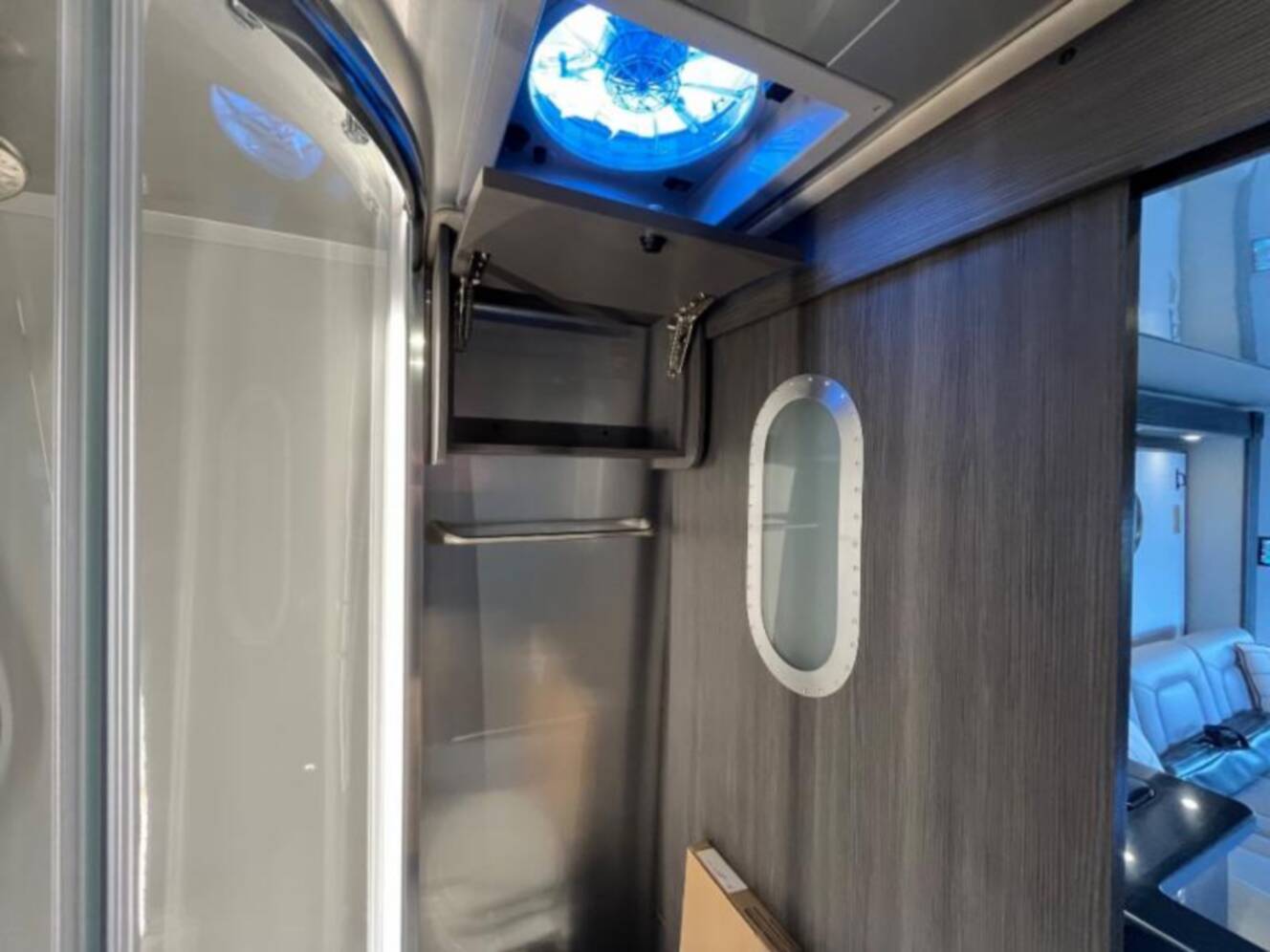 A photo of this 2026 Airstream Atlas Murphy Suite