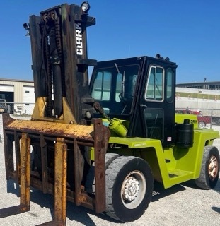 1984 CLARK Forklift in Clinton, MO