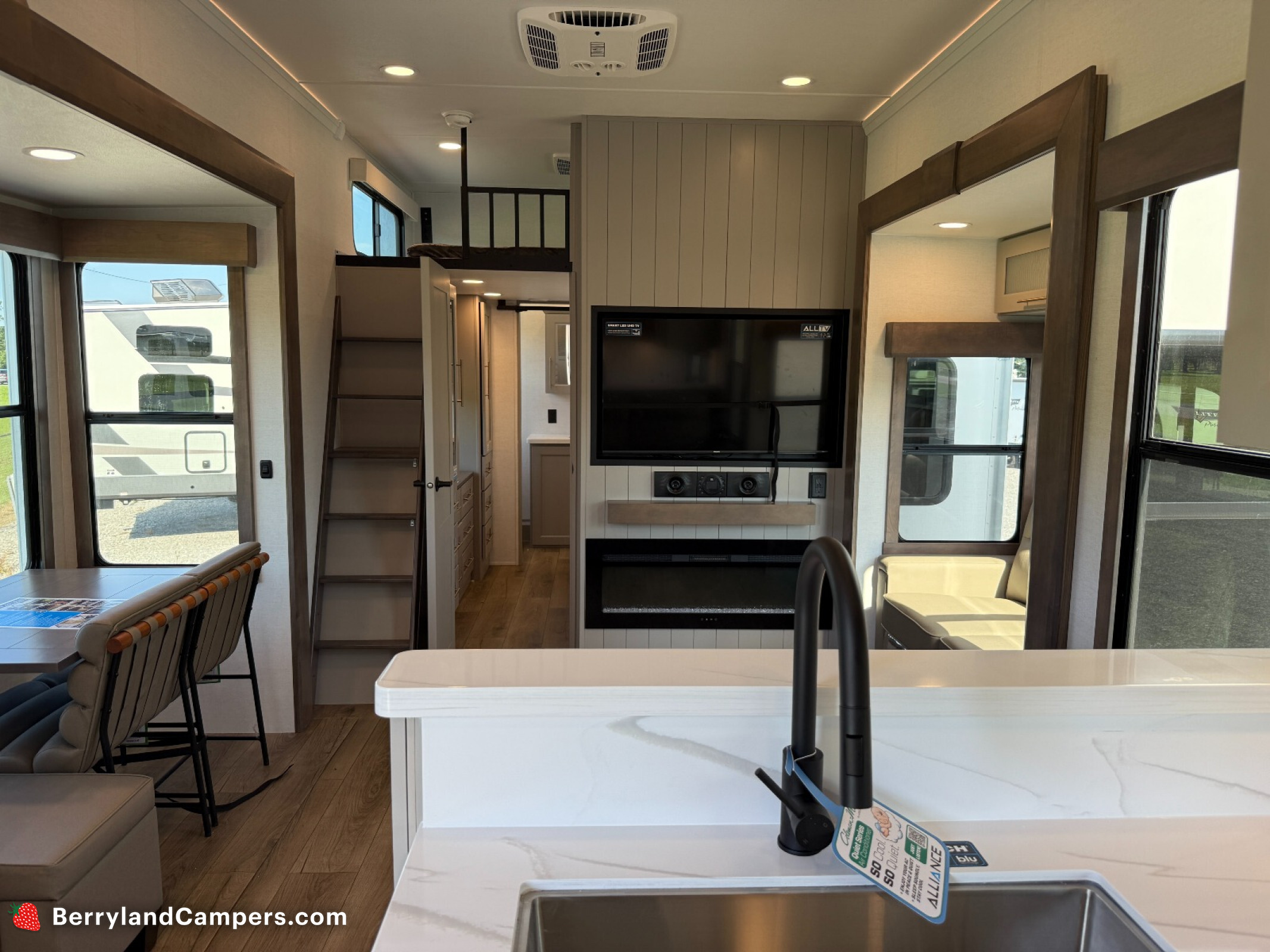 2026 Alliance Rv Paradigm 395DS in holden LA