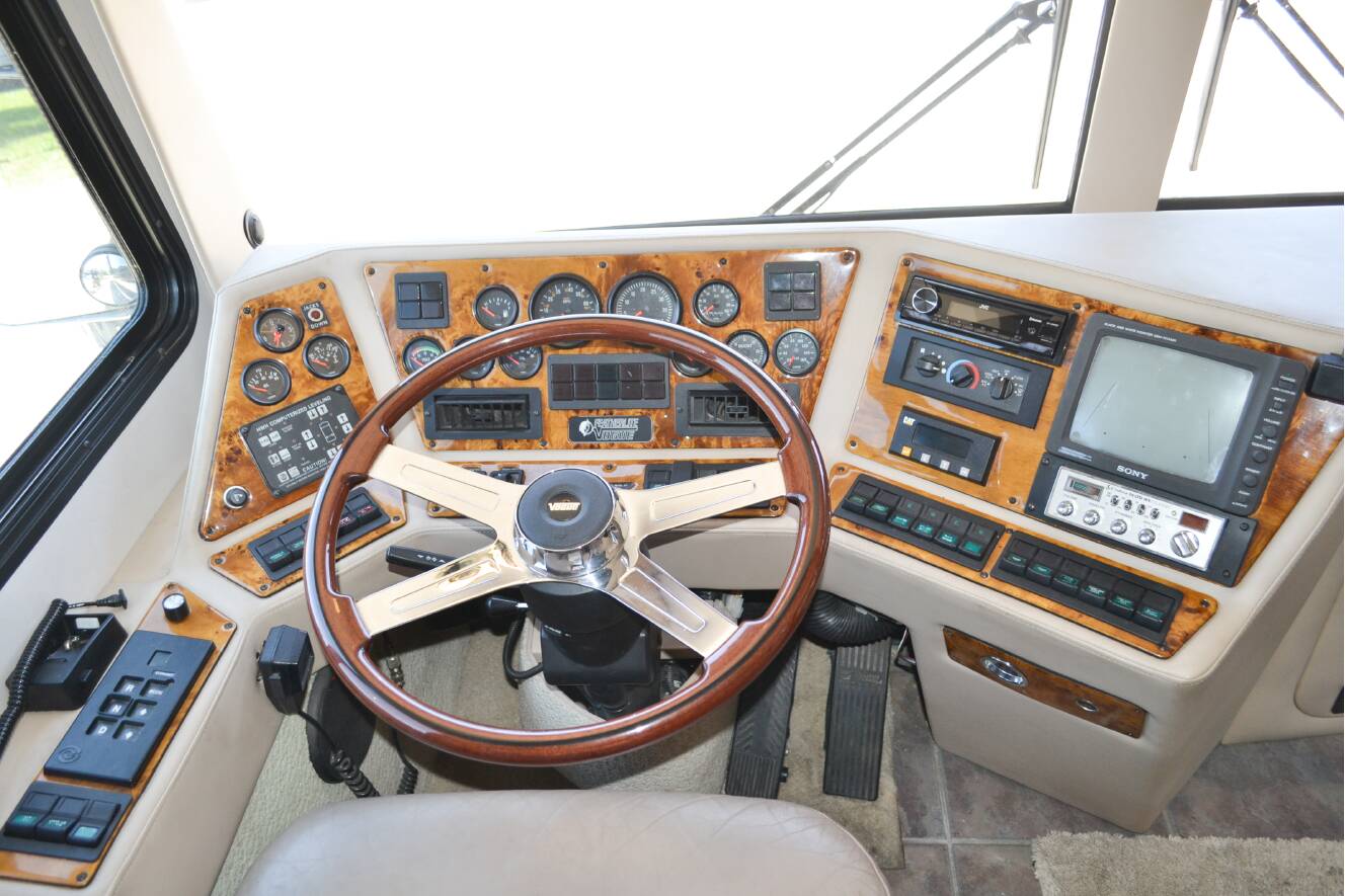A photo of this 2000 Featherlite Coaches VOGUE