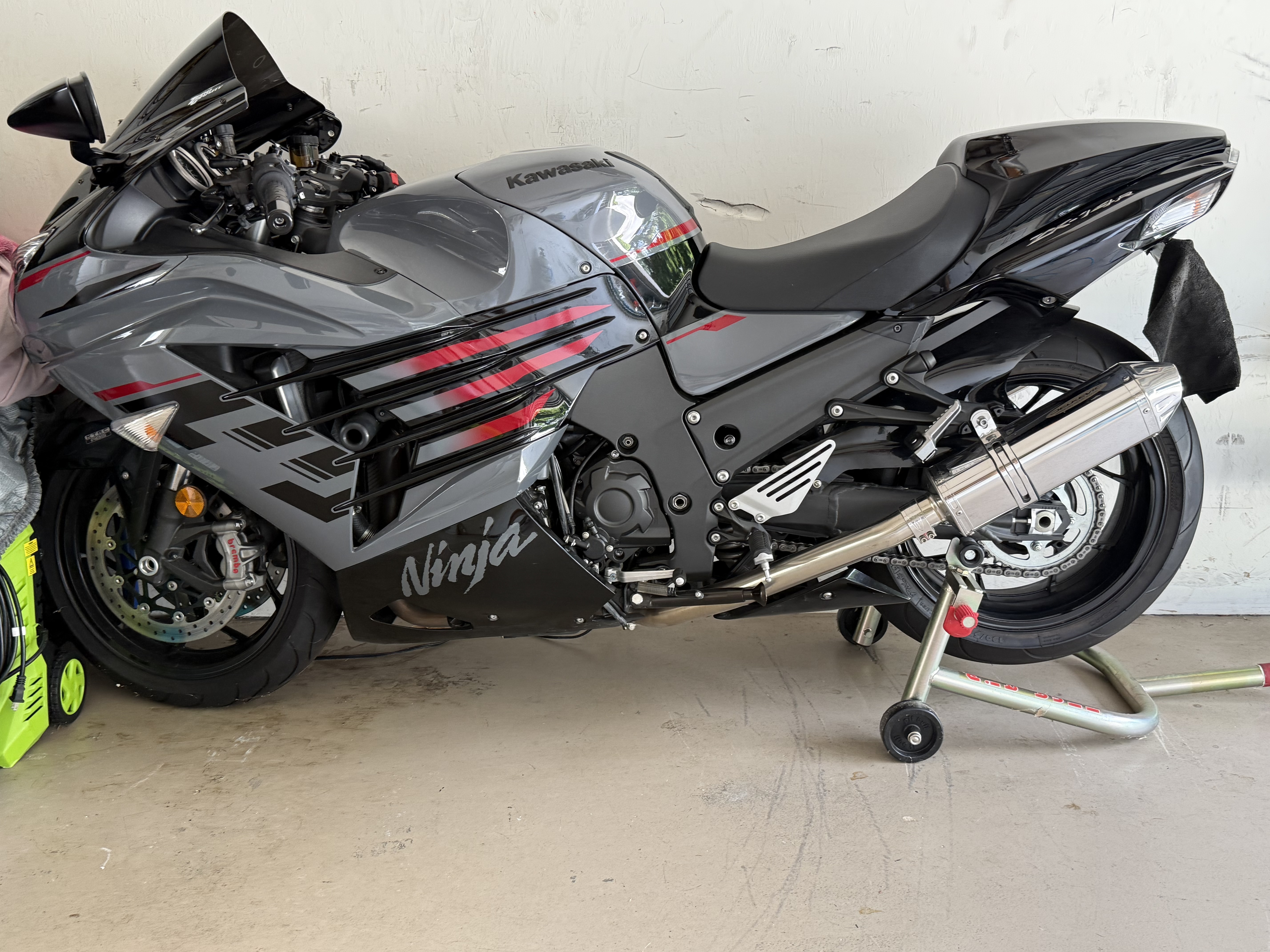 嬉里 2024 Kawasaki ZX4RR 40th Anniversary w Akrapovic (266 Miles