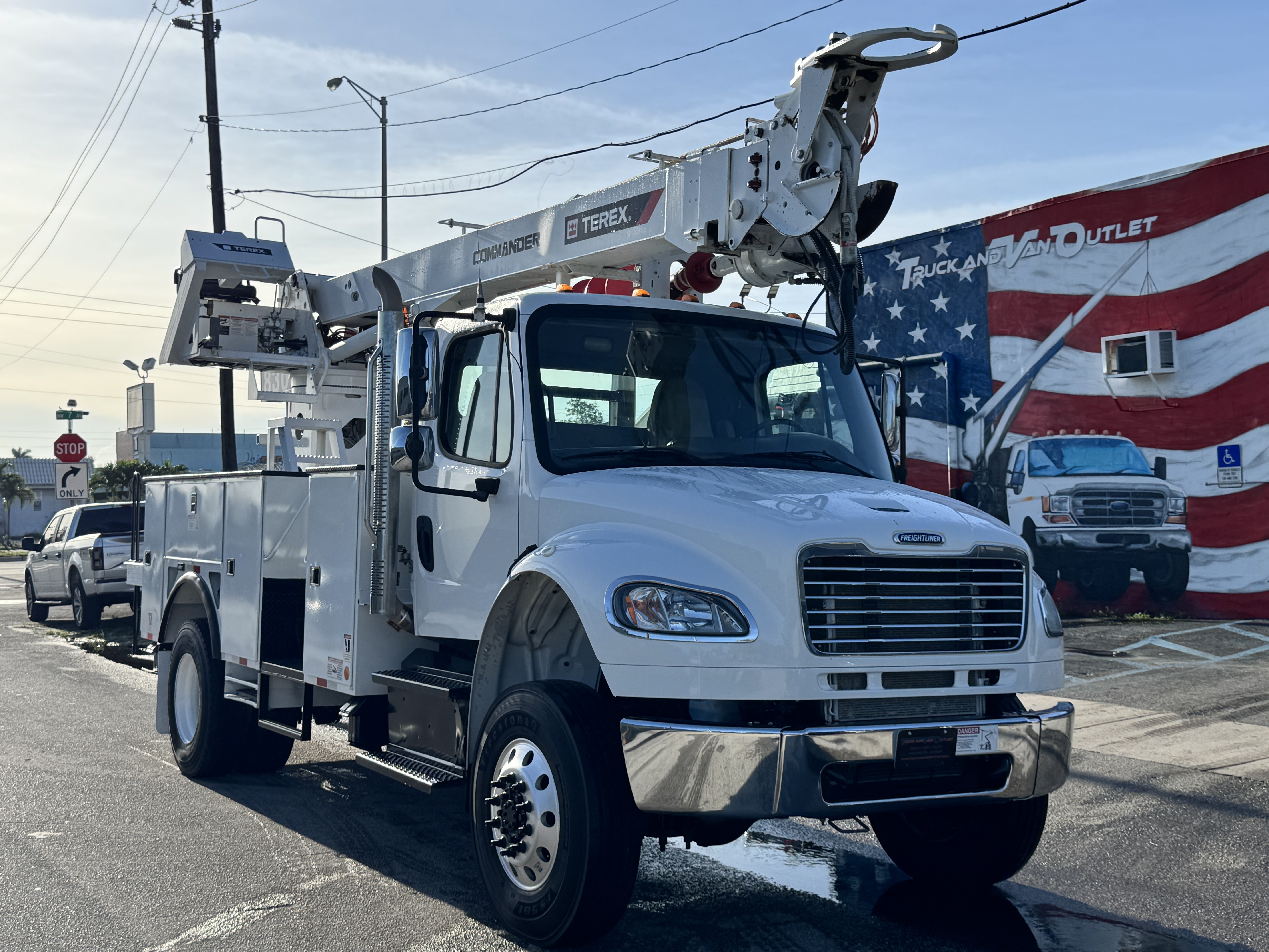 2017 FREIGHTLINER BUSINESS CLASS M2 106 in Miami, FL