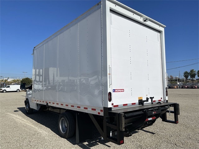 2024 Chevrolet Express 3500 Cutaway photo 2