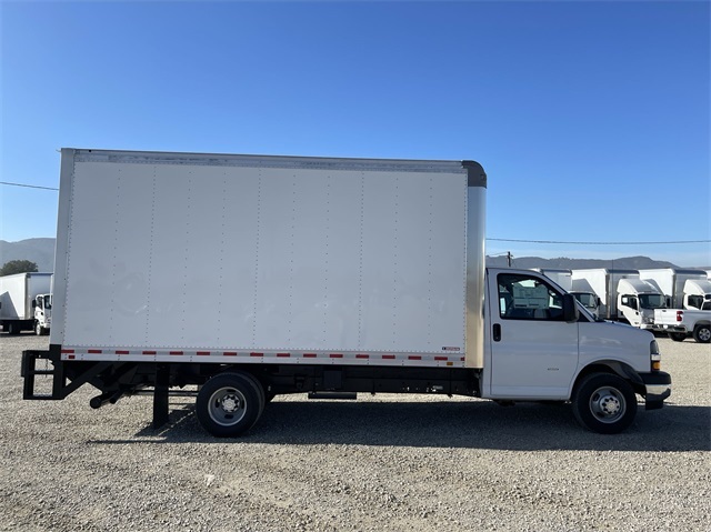 2024 Chevrolet Express 3500 Cutaway photo 9