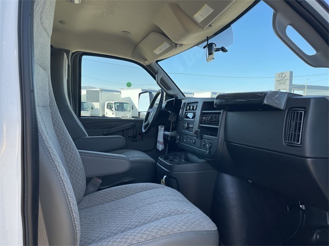 2024 Chevrolet Express 3500 Cutaway photo 12