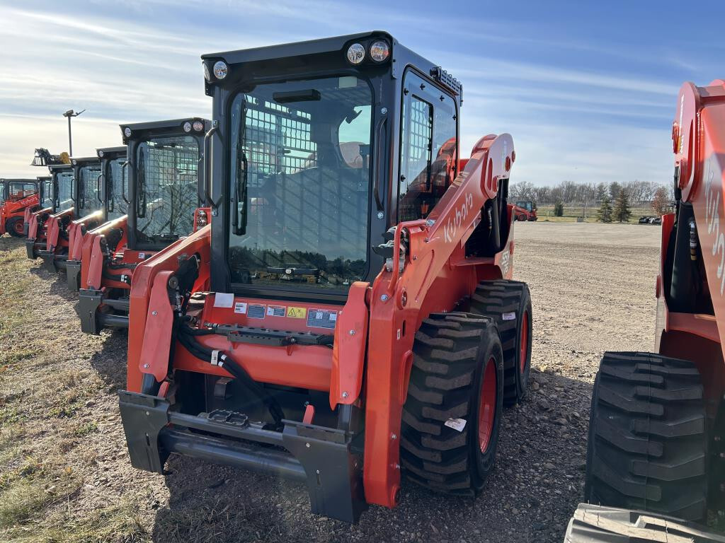 2025 Kubota SSV75PHC in Menomonee Falls, WI