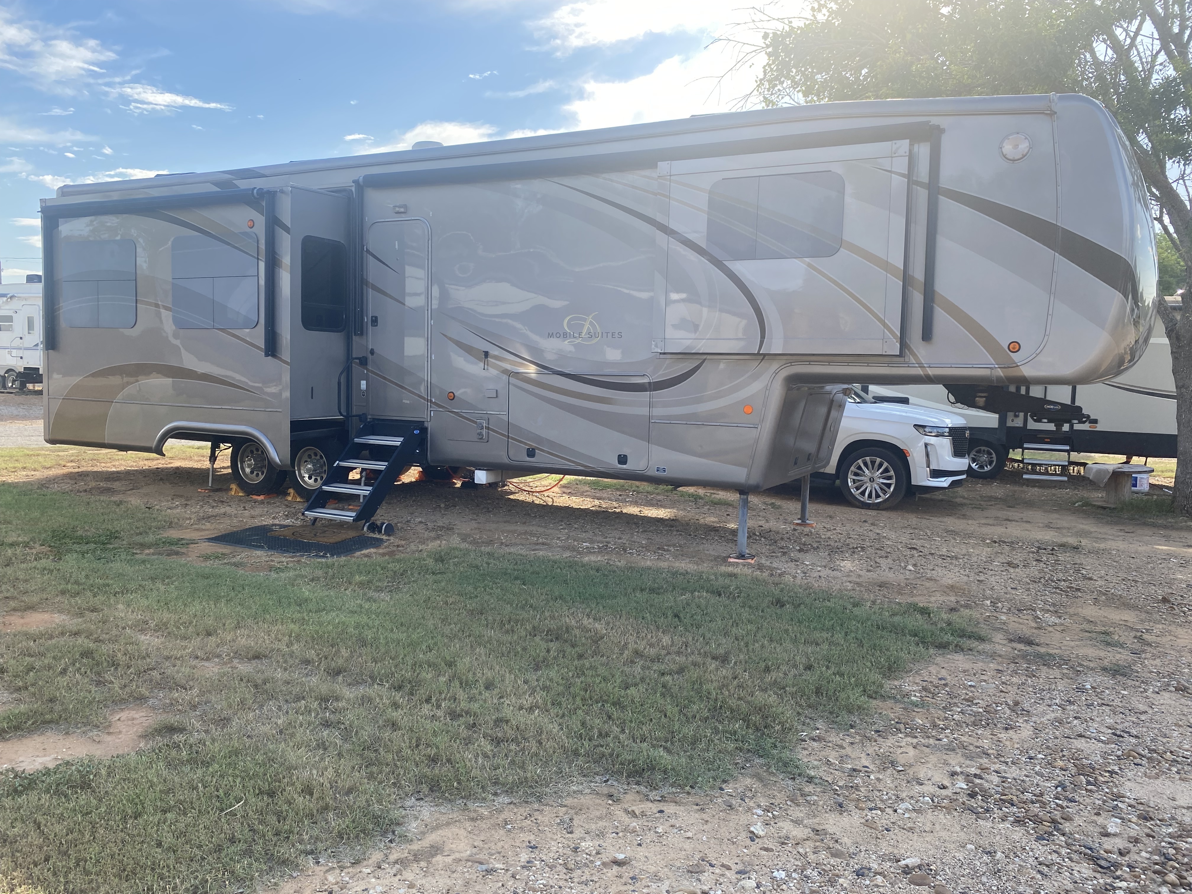 2016 DRV Mobile Suites 38RSB3 RV
