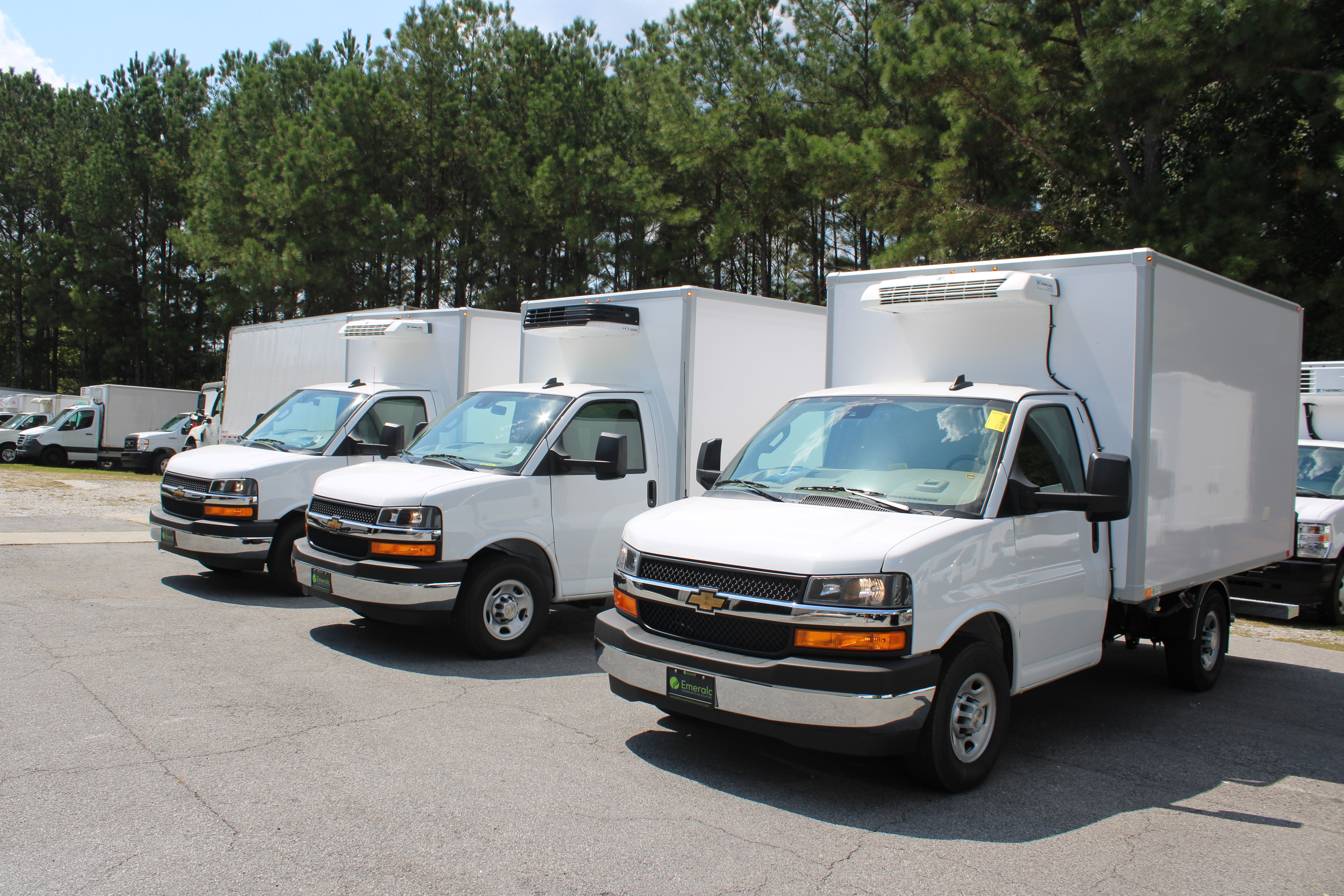 2025 Chevrolet Express Cutaway 3500 photo 3