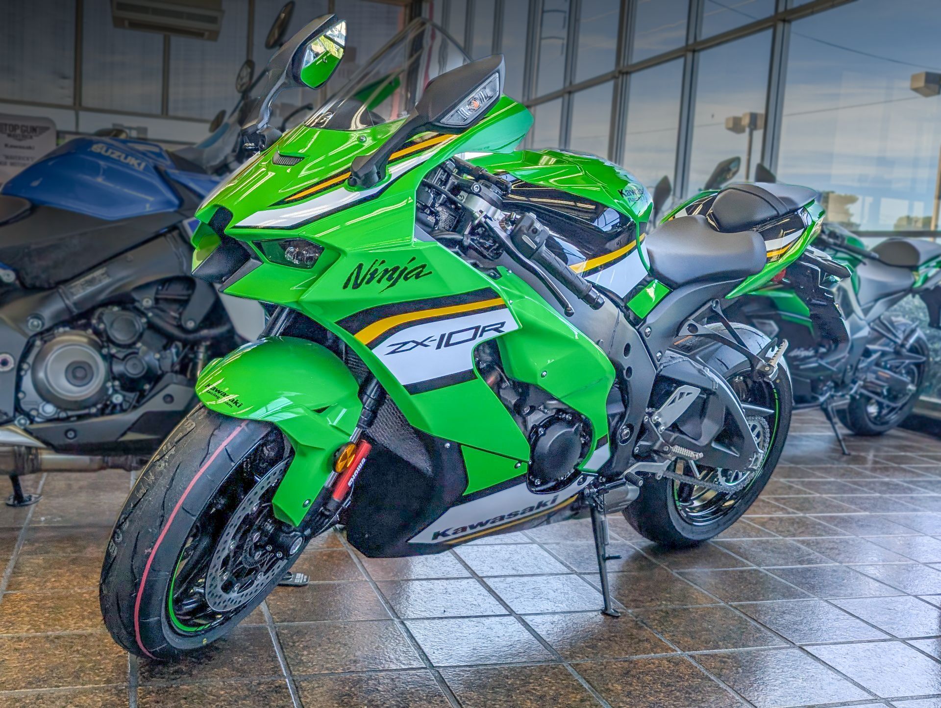 激レア！！Kawasaki ZX-10R 動画] 2分間で、2021年型カワサキZX-10R & ZX-10RRのニュー