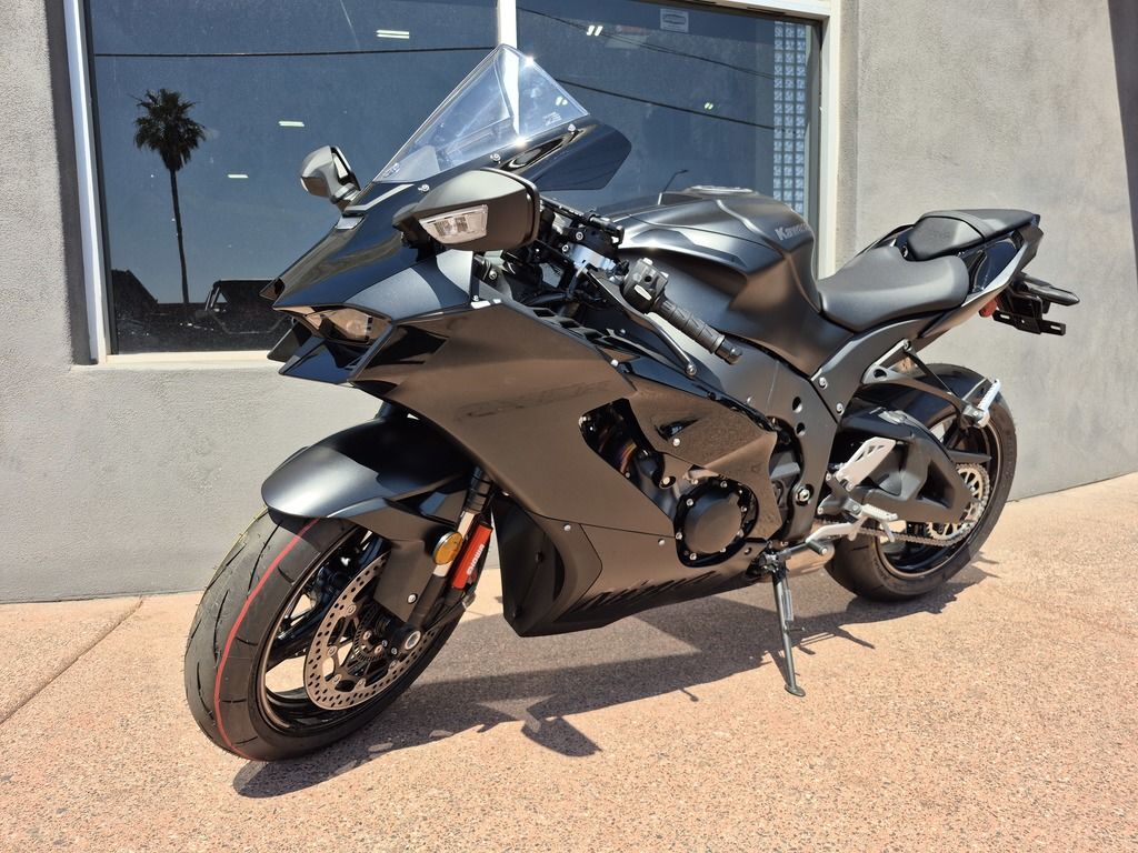 10-FEET/OF THE KIDS,BY THE KIDS,FOR THE… 2025 Kawasaki Ninja® ZX™-10R Base | East Bay Motorsports