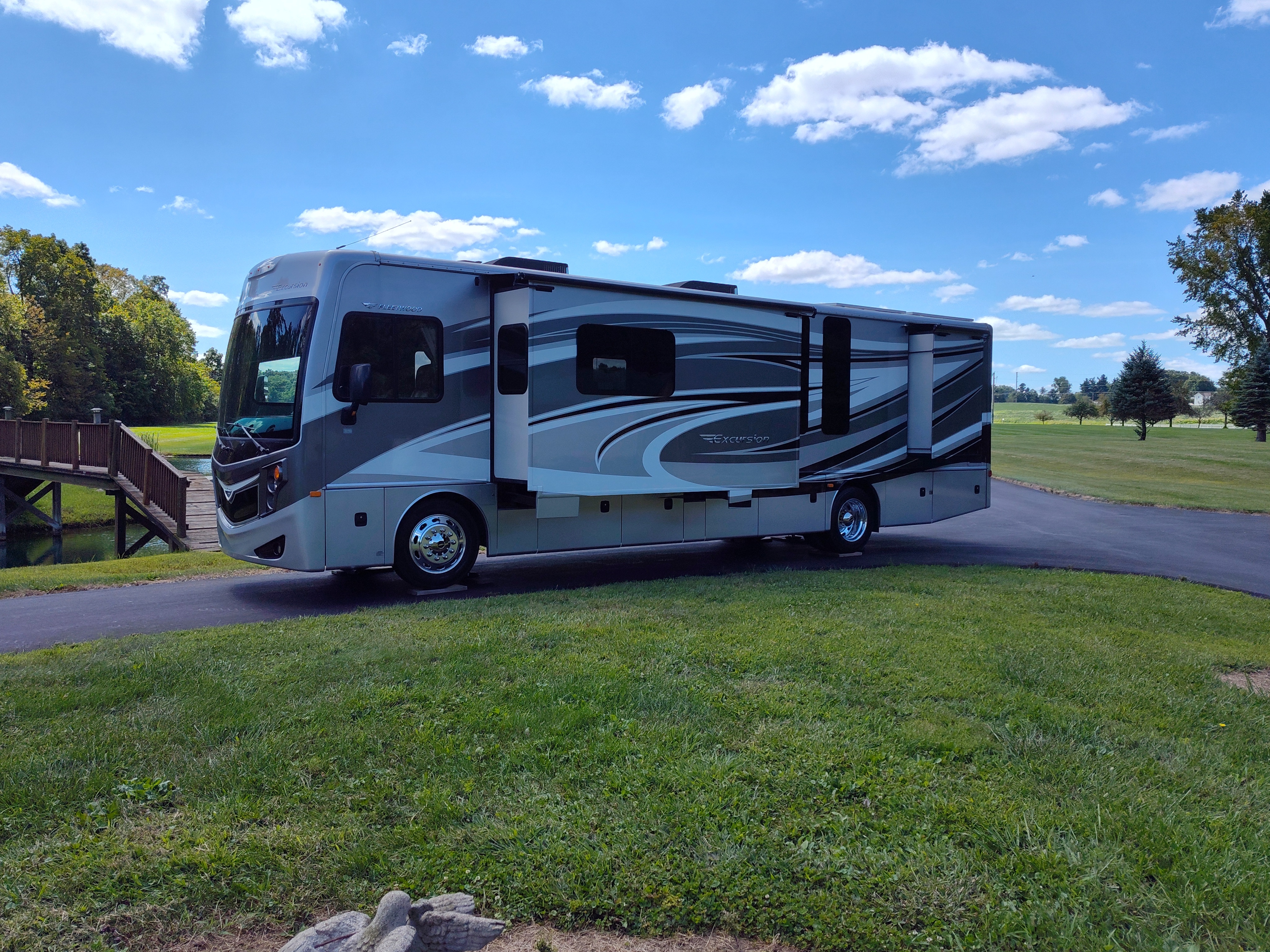 2015 Fleetwood Excursion 35B in west salem OH
