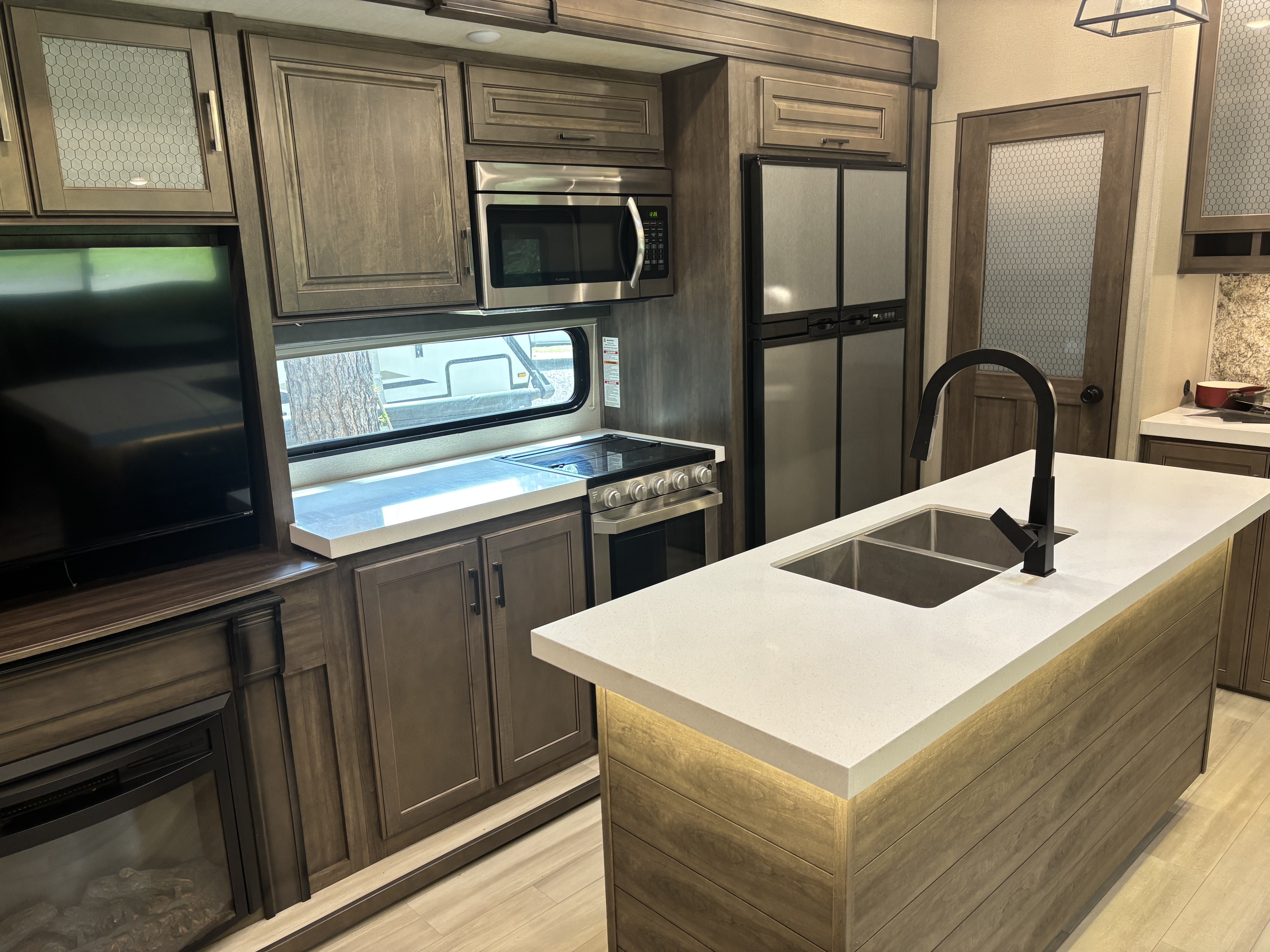 2021 Grand Design Solitude 3550BH in crozet VA