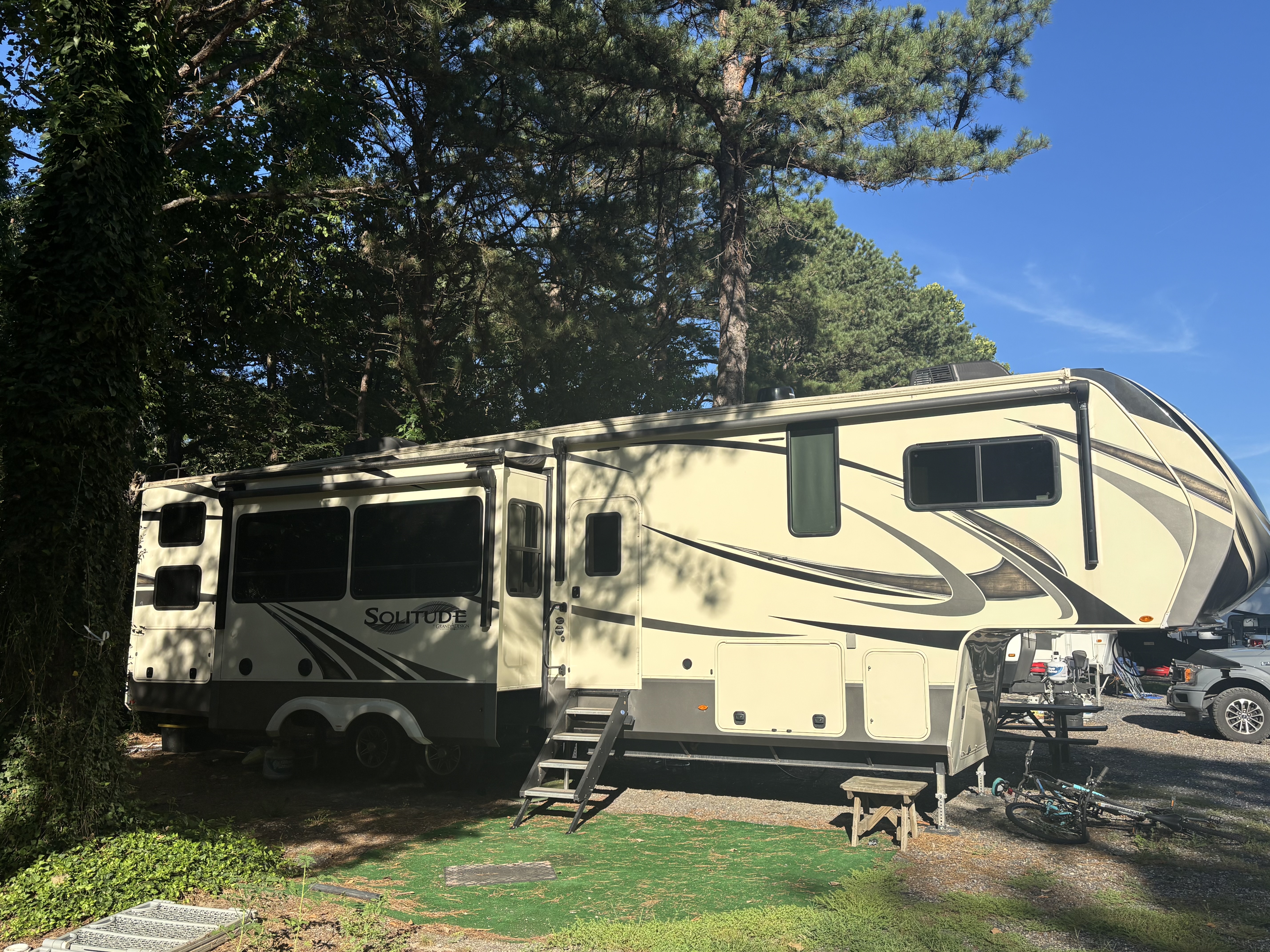 2021 Grand Design Solitude 3550BH RV