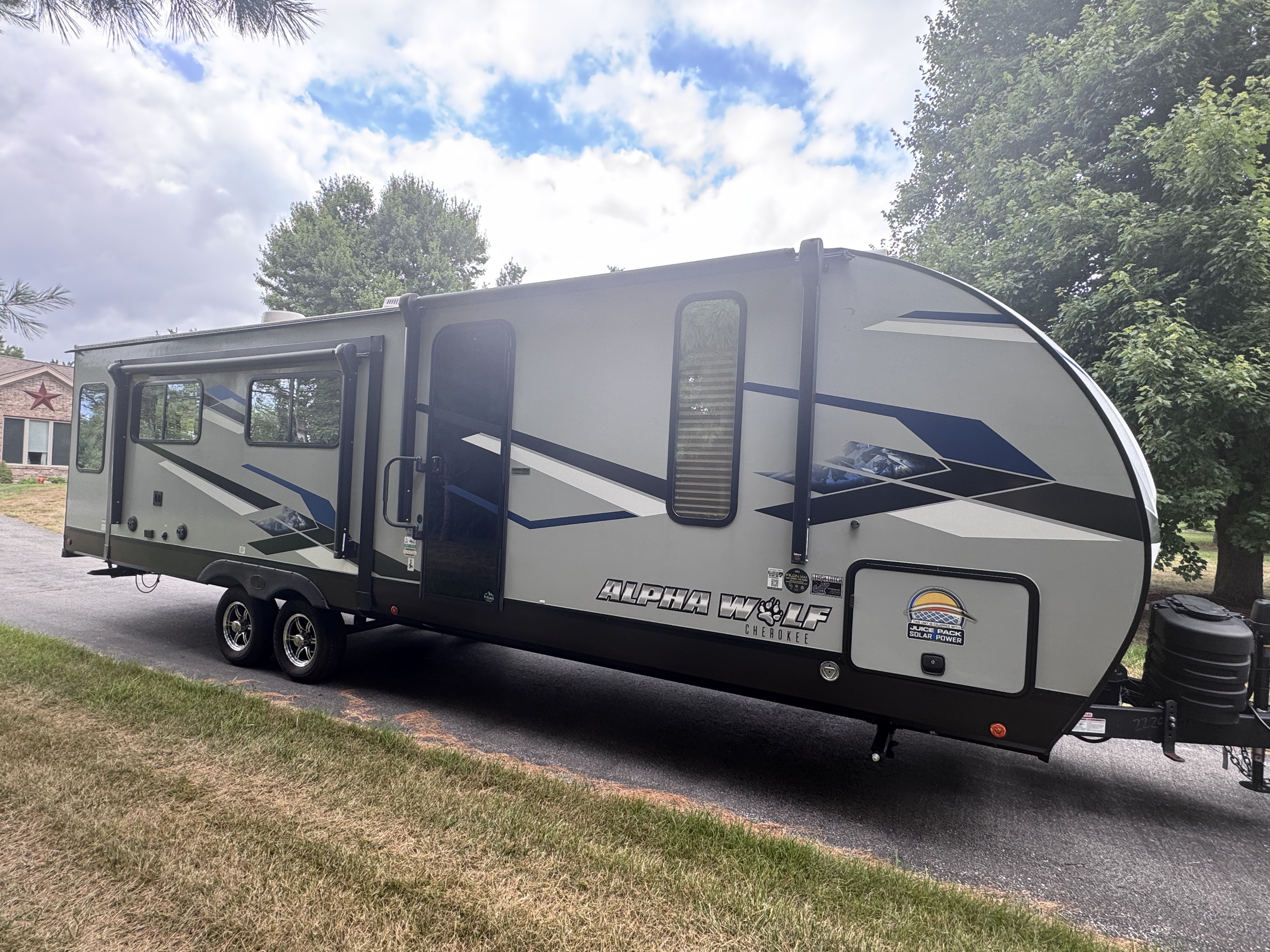 2023 Forest River Cherokee Alpha Wolf 26RL-L RV